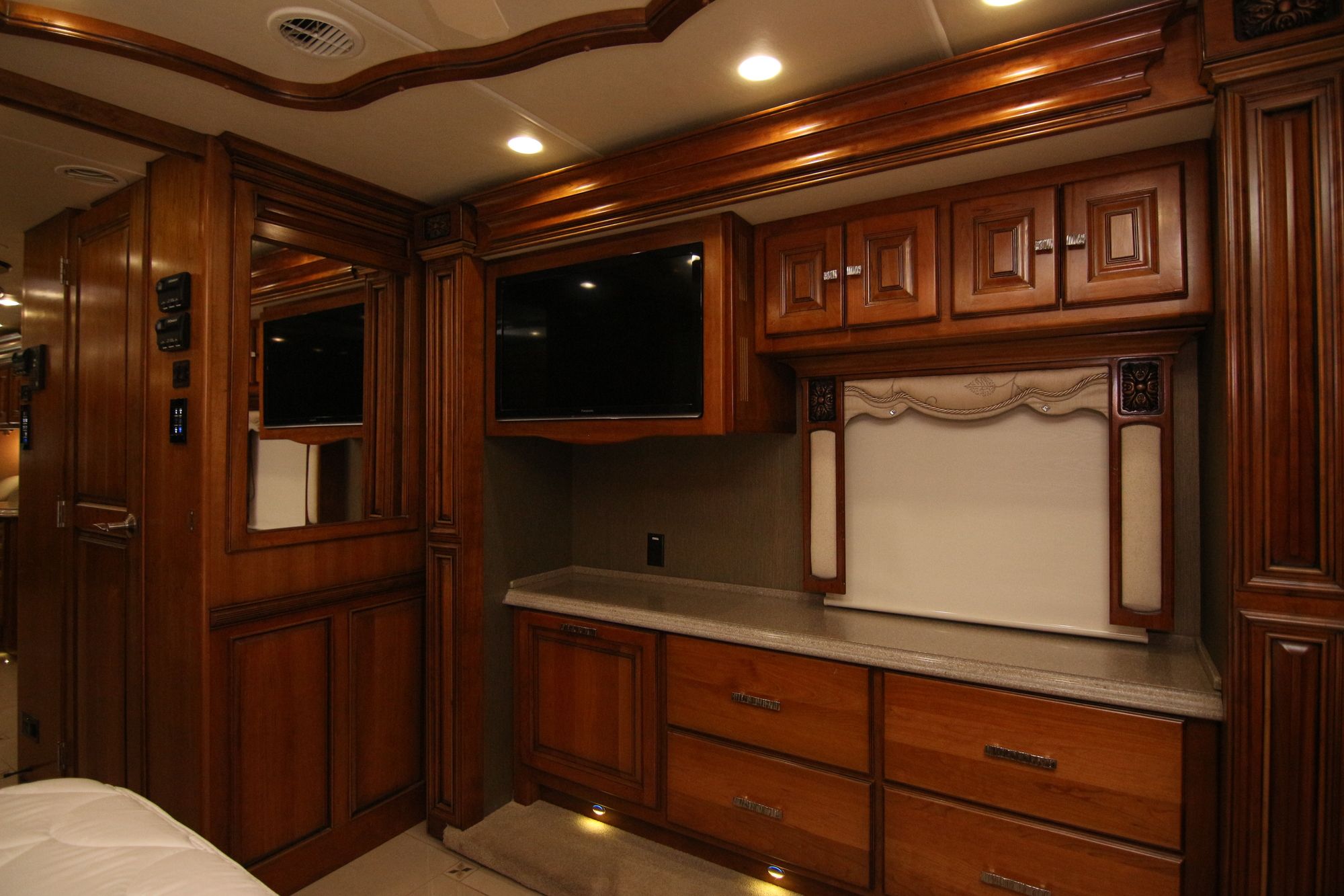 Used 2013 Tiffin Motor Homes Allegro Bus 43QGP Class A  For Sale