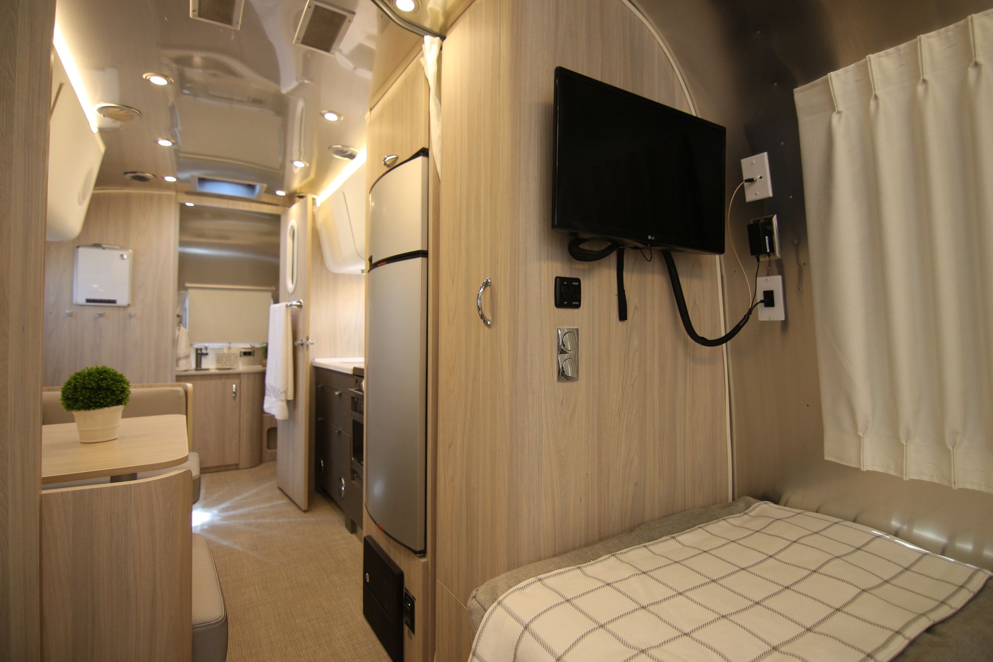 New 2020 Airstream Globetrotter 23FB Travel Trailer  For Sale