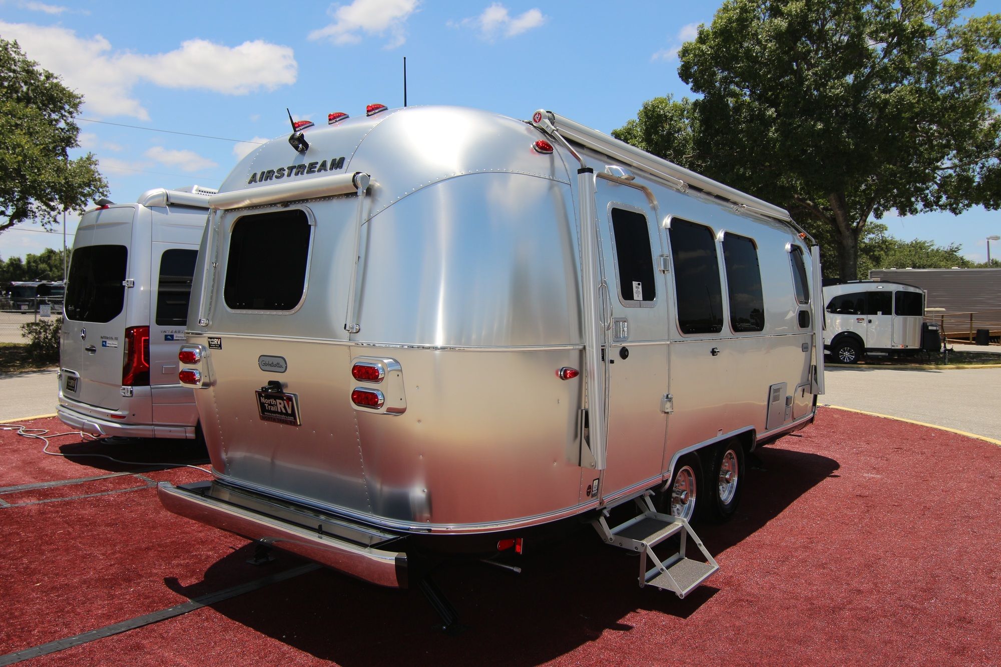 New 2020 Airstream Globetrotter 23FB Travel Trailer  For Sale