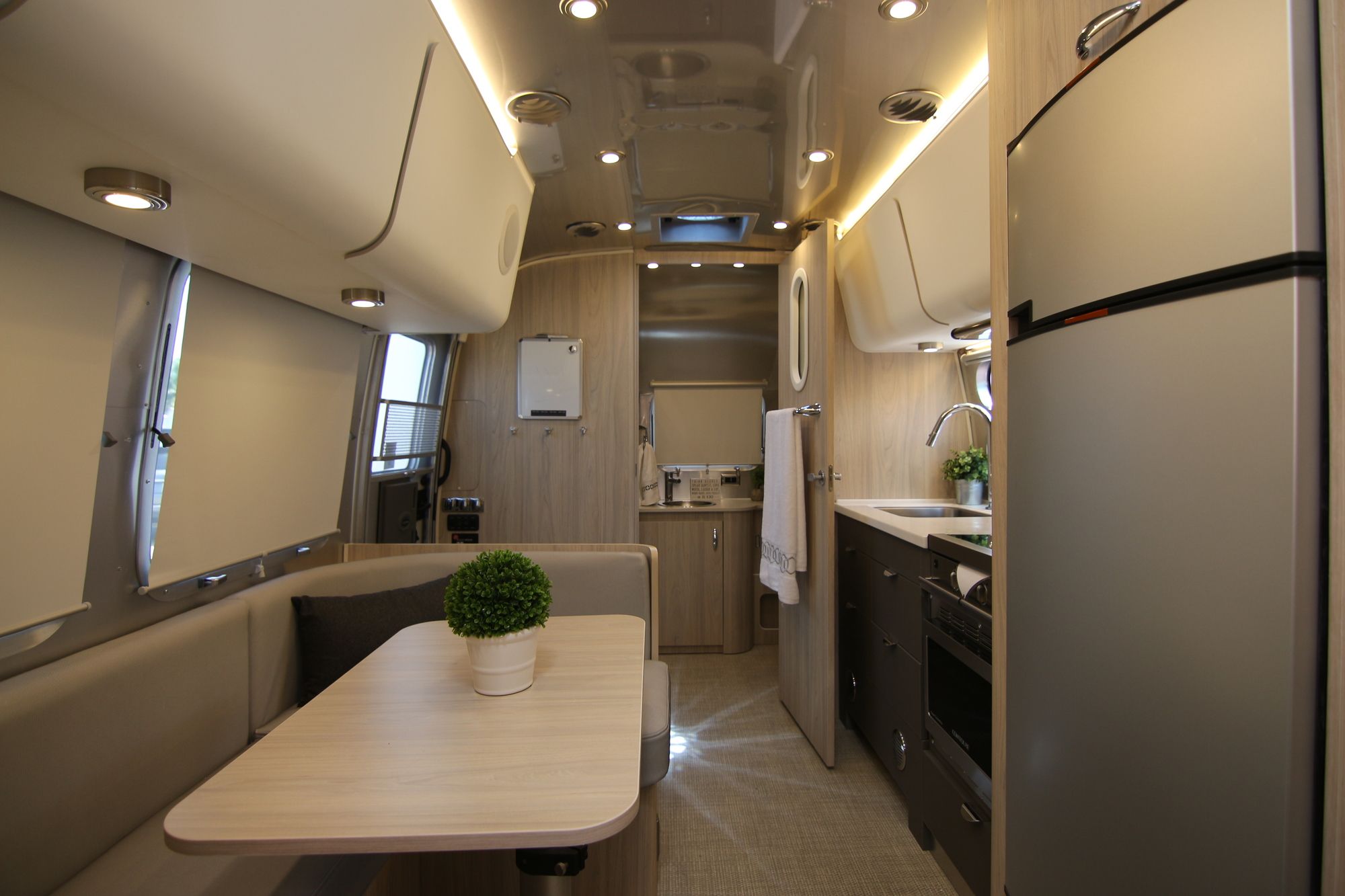 New 2020 Airstream Globetrotter 23FB Travel Trailer  For Sale