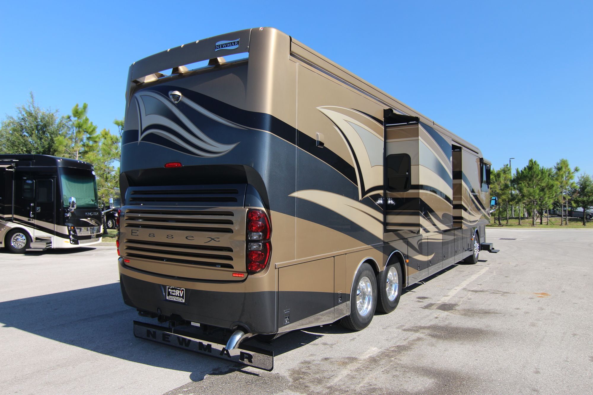 Used 2013 Newmar Essex 4547 Class A  For Sale