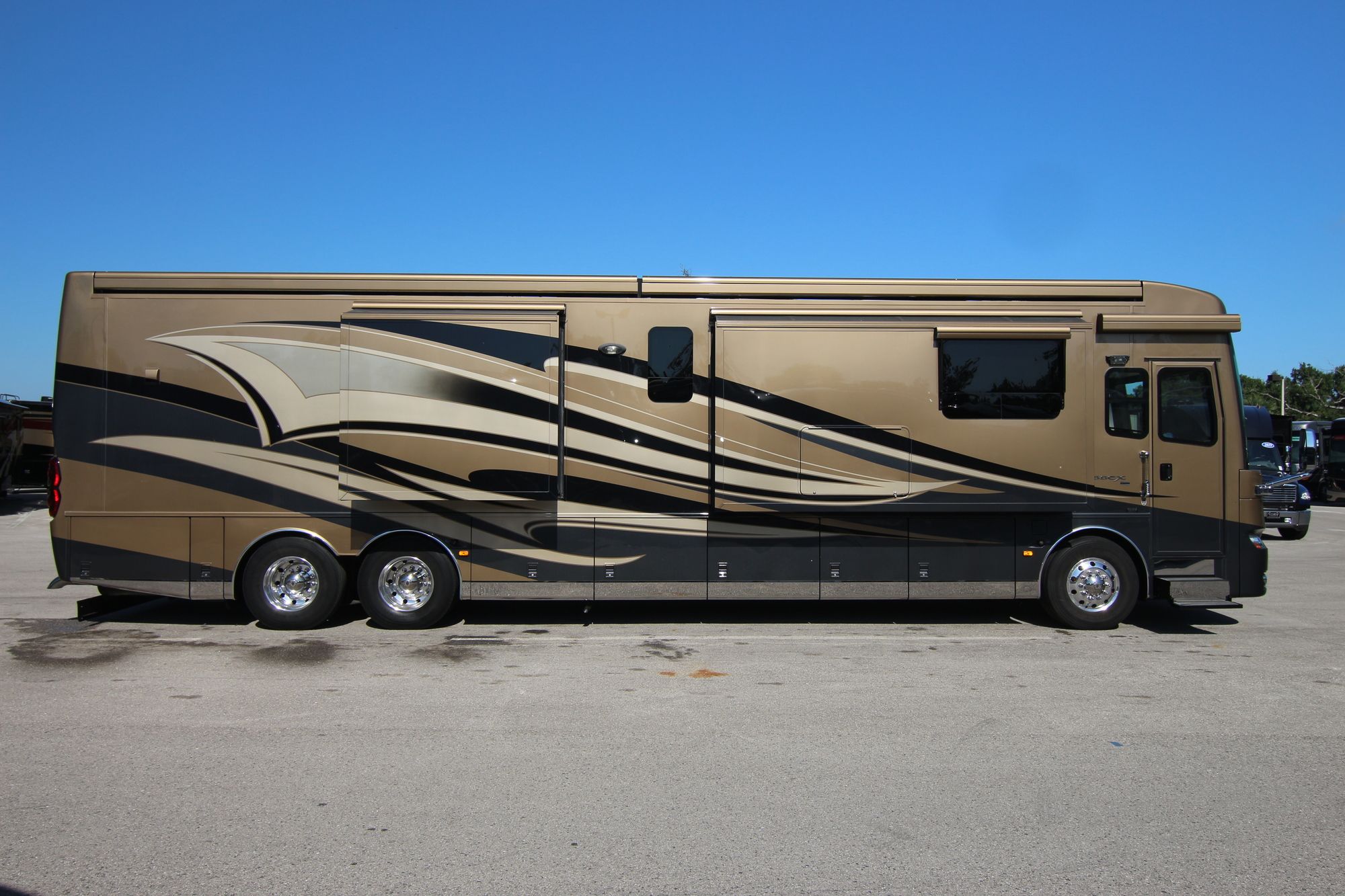 Used 2013 Newmar Essex 4547 Class A  For Sale