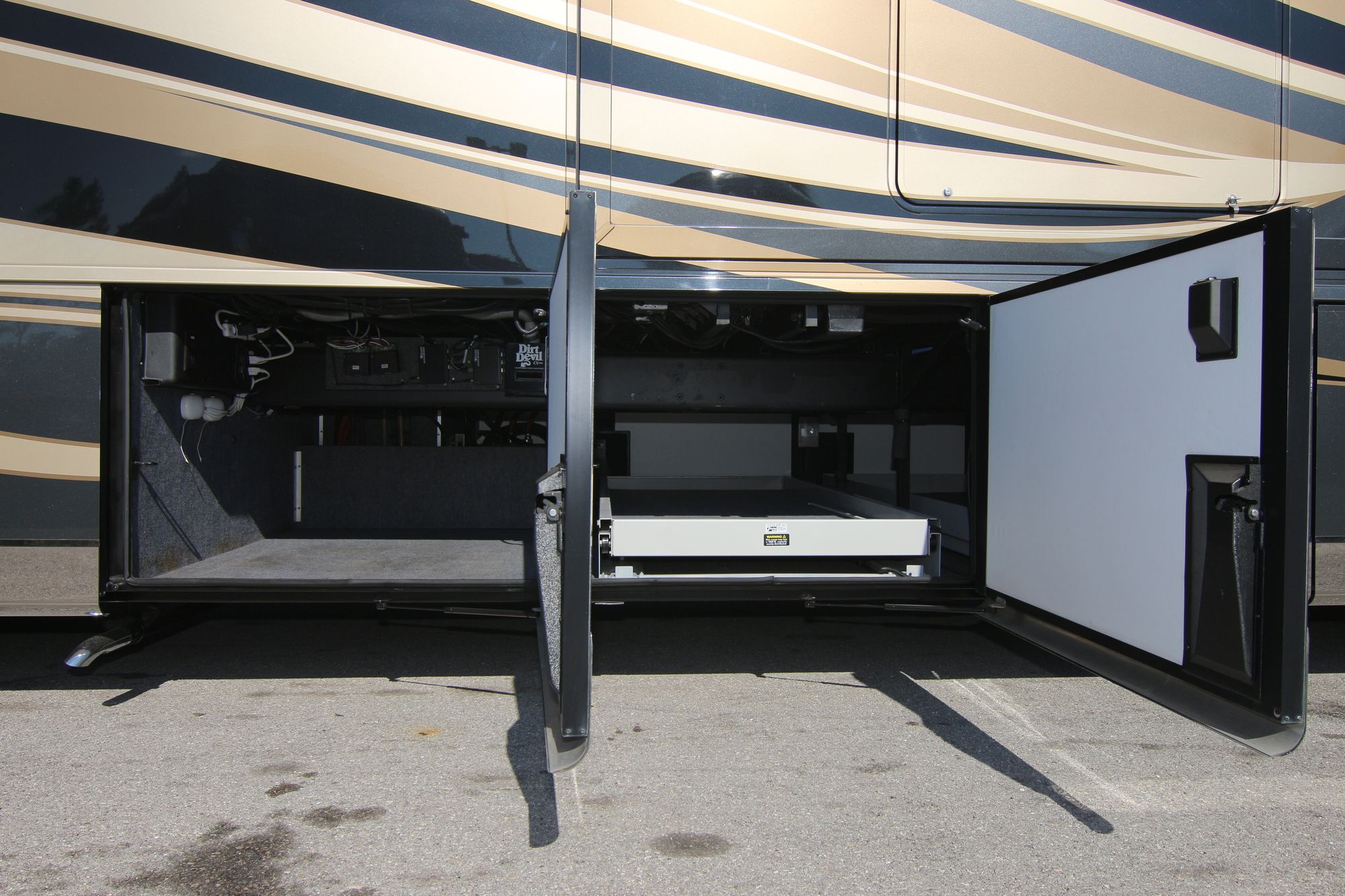 Used 2013 Newmar Essex 4547 Class A  For Sale