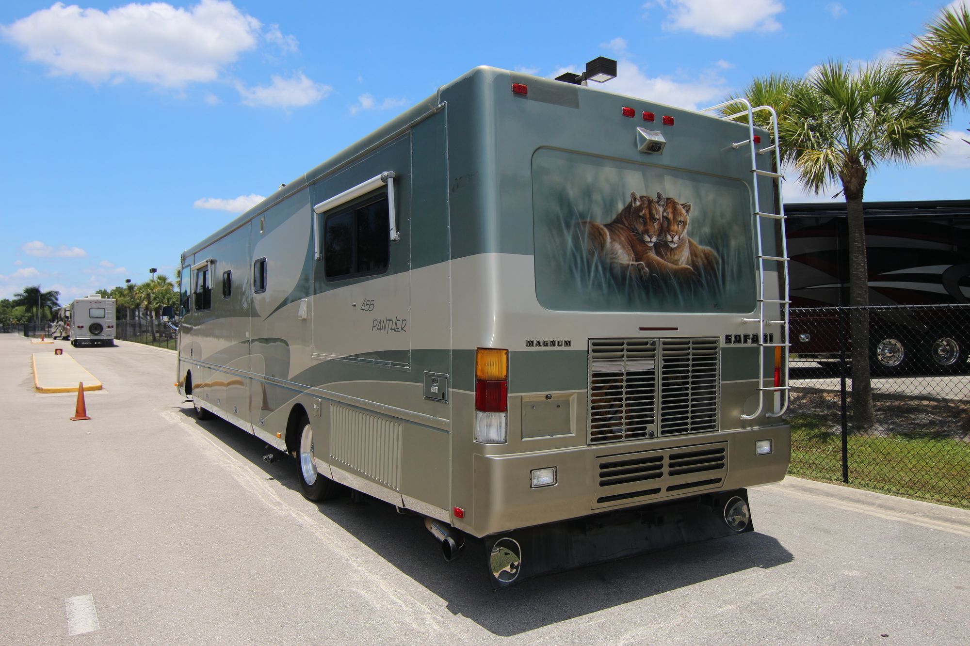 Used 2001 Safari Panther 4016 Class A  For Sale