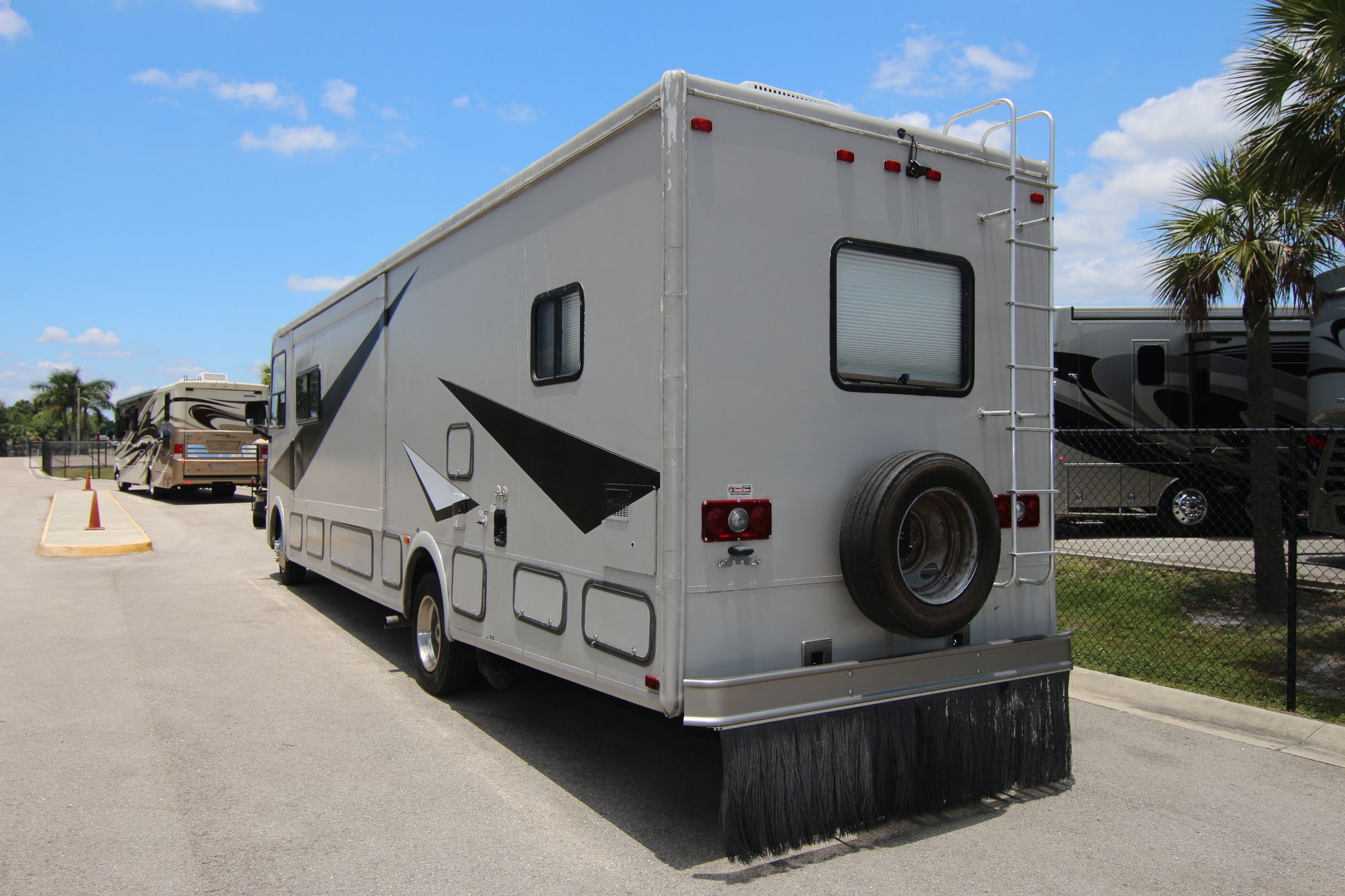 Used 2004 Coachmen Mirada 330 DS Class A  For Sale