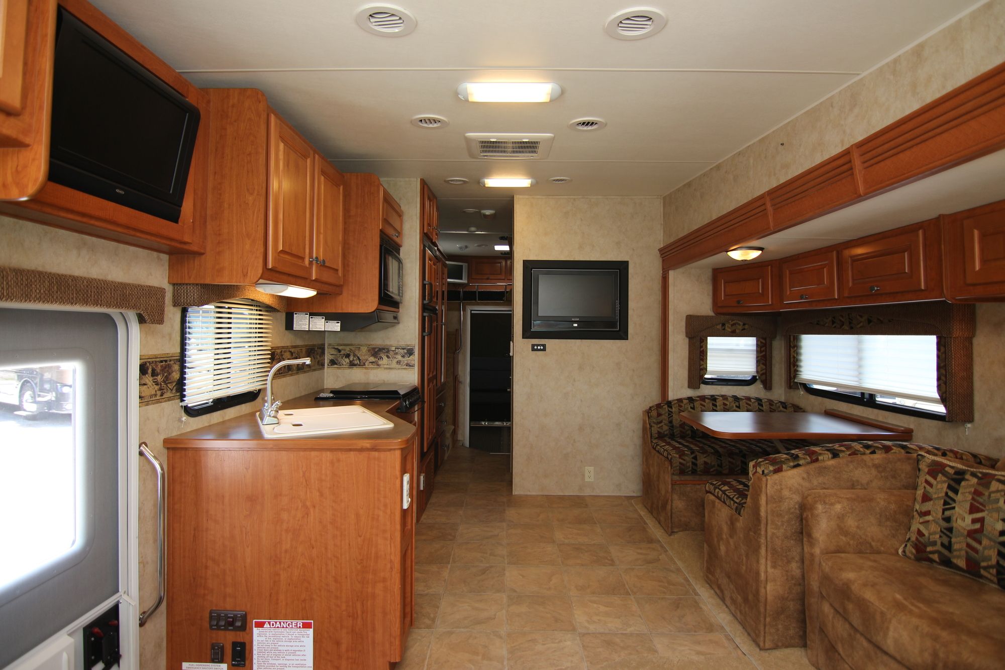 Used 2009 Damon Outlaw 3611 Class A  For Sale