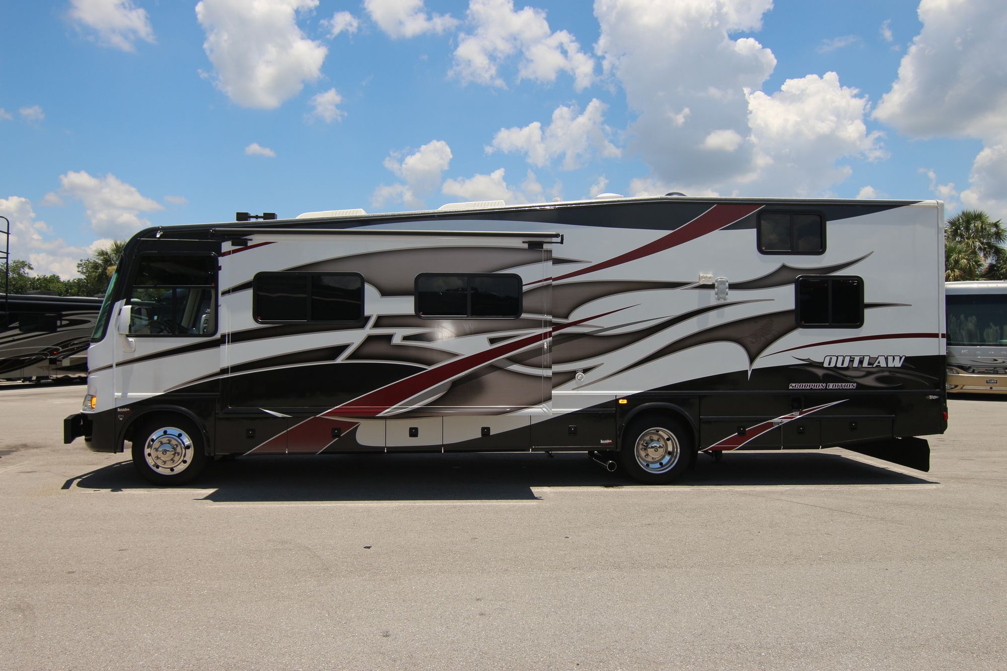 Used 2009 Damon Outlaw 3611 Class A  For Sale