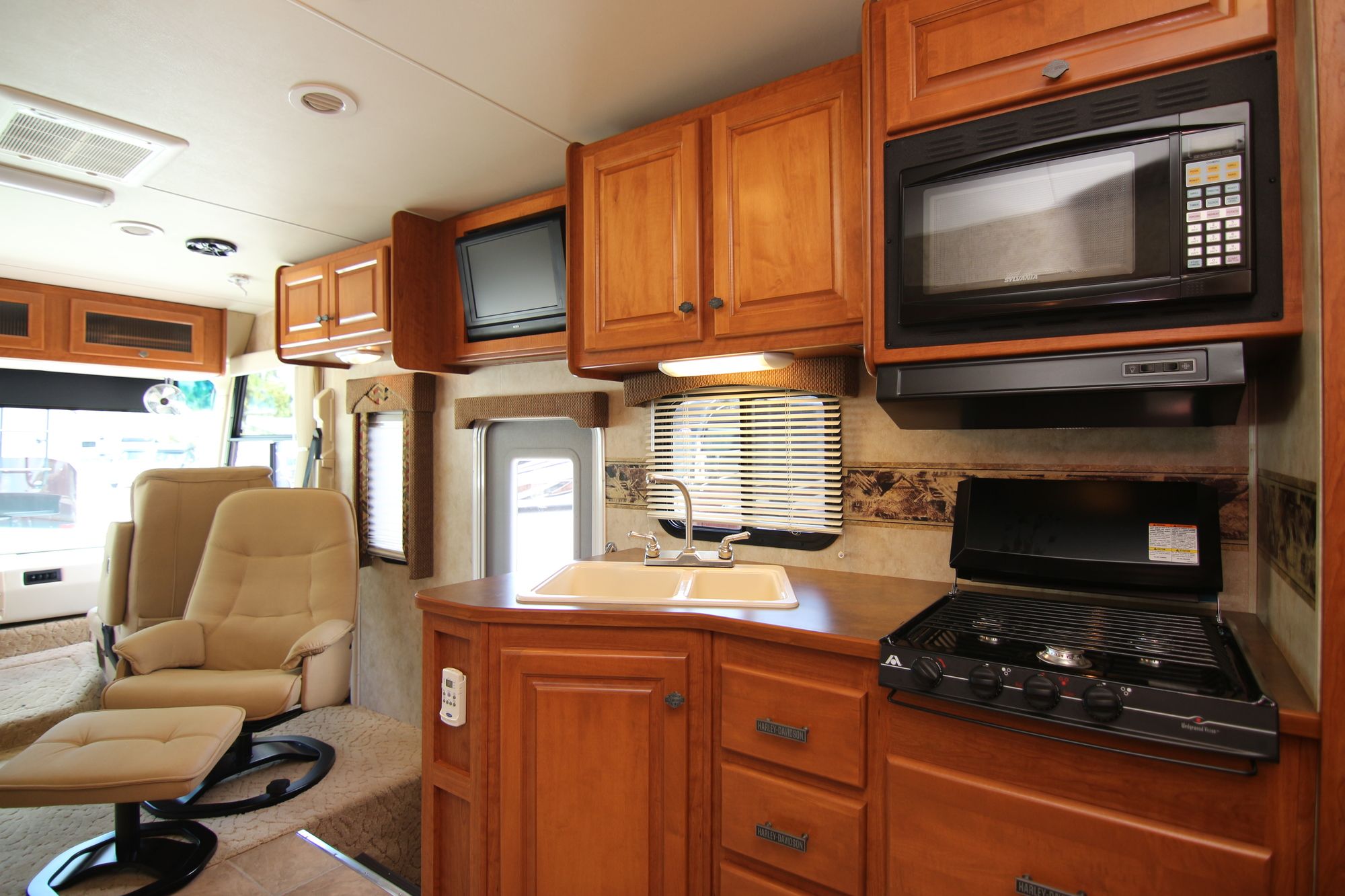 Used 2009 Damon Outlaw 3611 Class A  For Sale