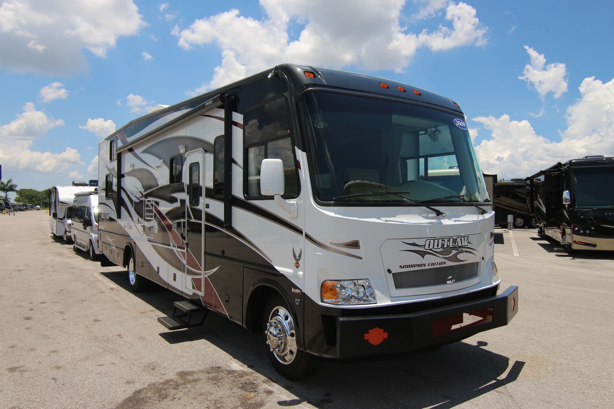 Used 2009 Damon Outlaw 3611 Class A  For Sale