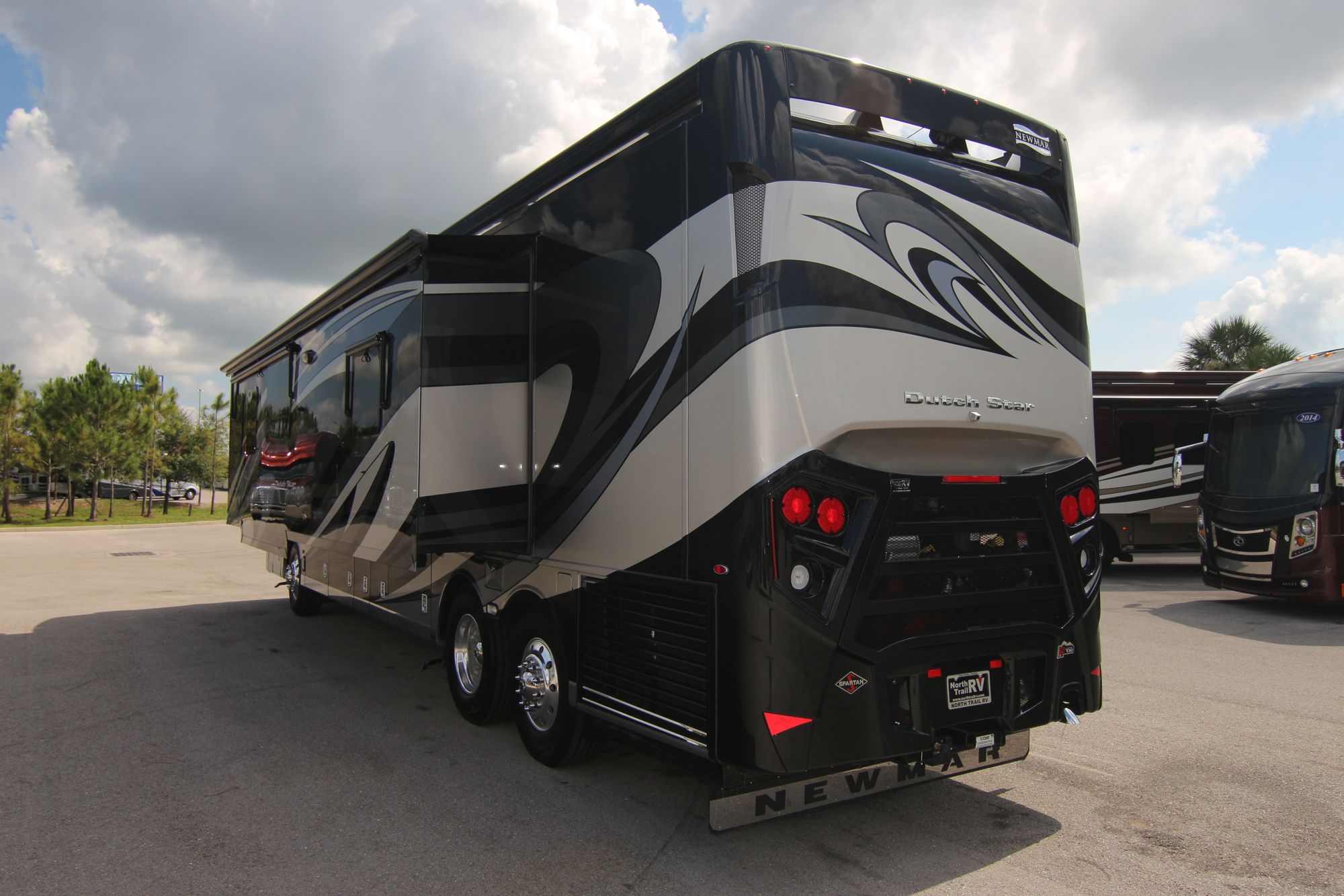 New 2019 Newmar Dutch Star 4018 Class A  For Sale