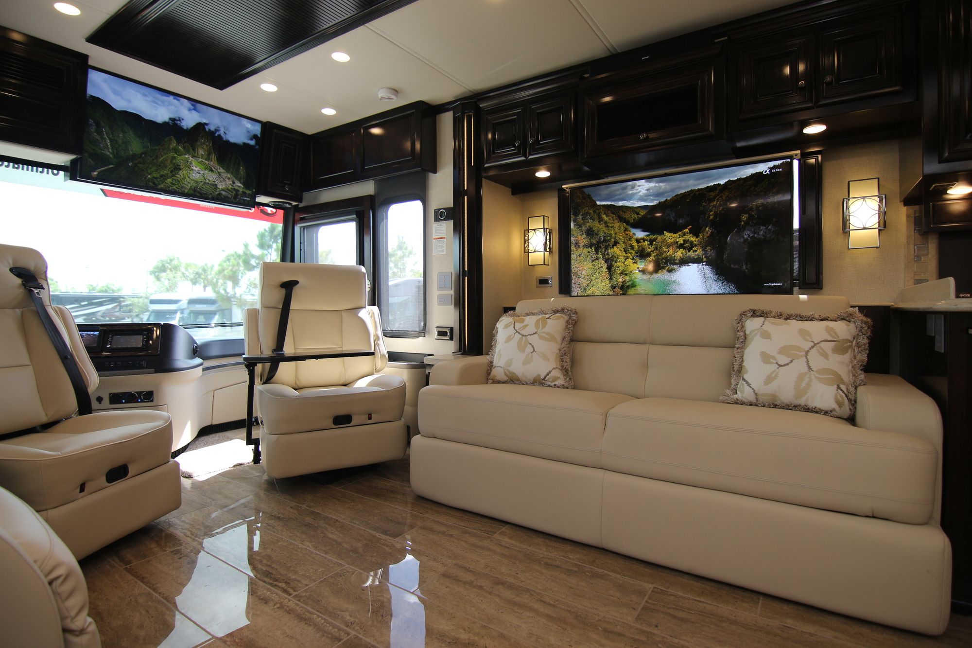 New 2019 Newmar Dutch Star 4018 Class A  For Sale