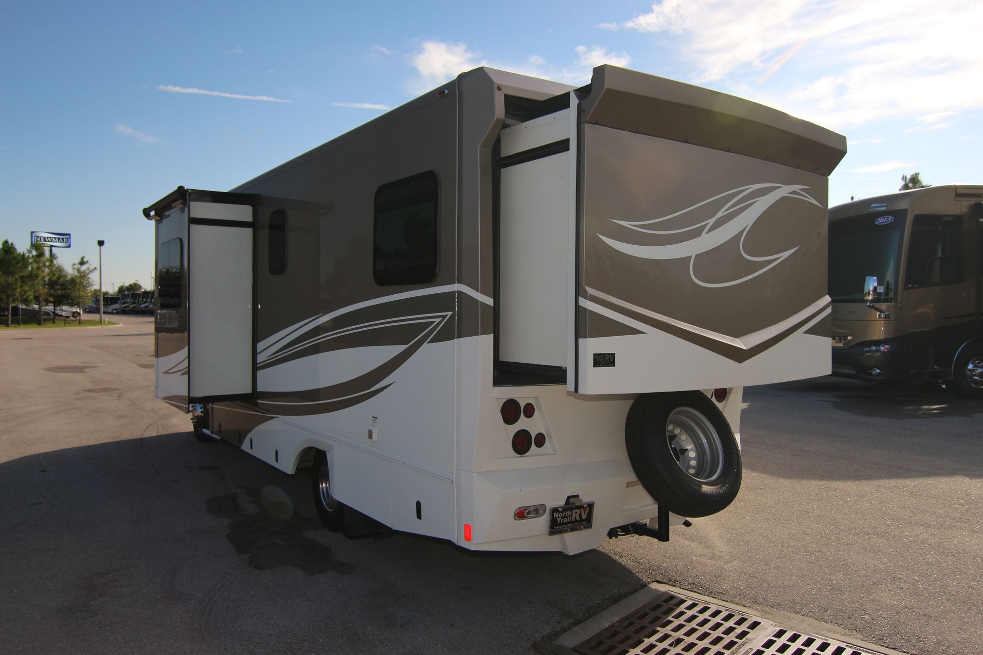 Used 2016 Renegade Rv Vienna 25QRS Class C  For Sale