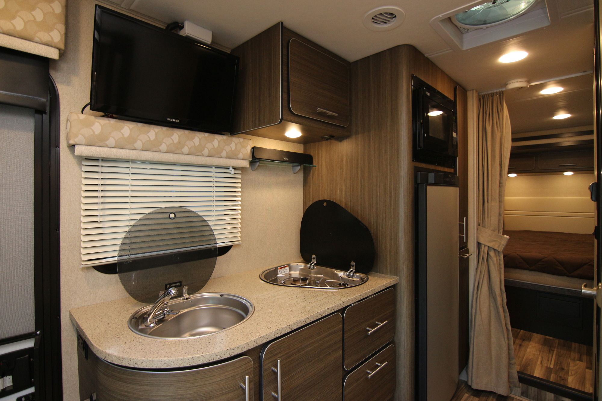 Used 2016 Renegade Rv Vienna 25QRS Class C  For Sale