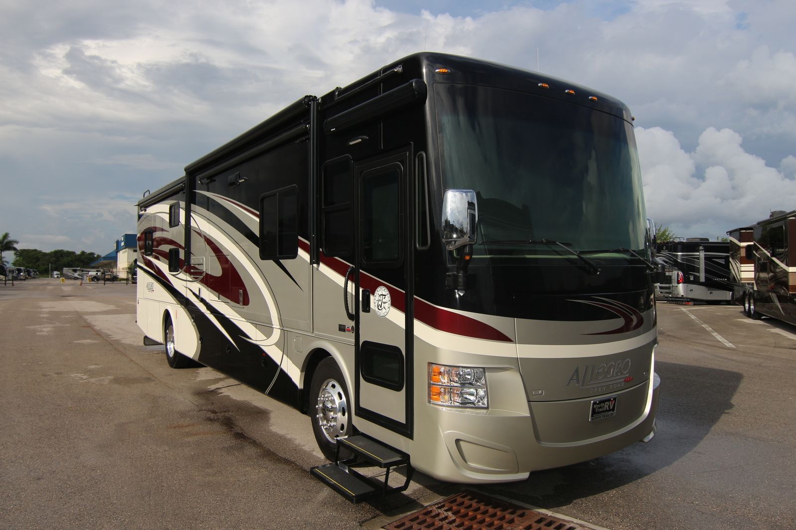 3903☘️1年間管理株☘️⭐️クレオパトラ⭐️小輪⭐️スレートレッド⭐️コンパクト⭐️ 2016 Tiffin Motor Homes Allegro Red 38QBA 11961-1