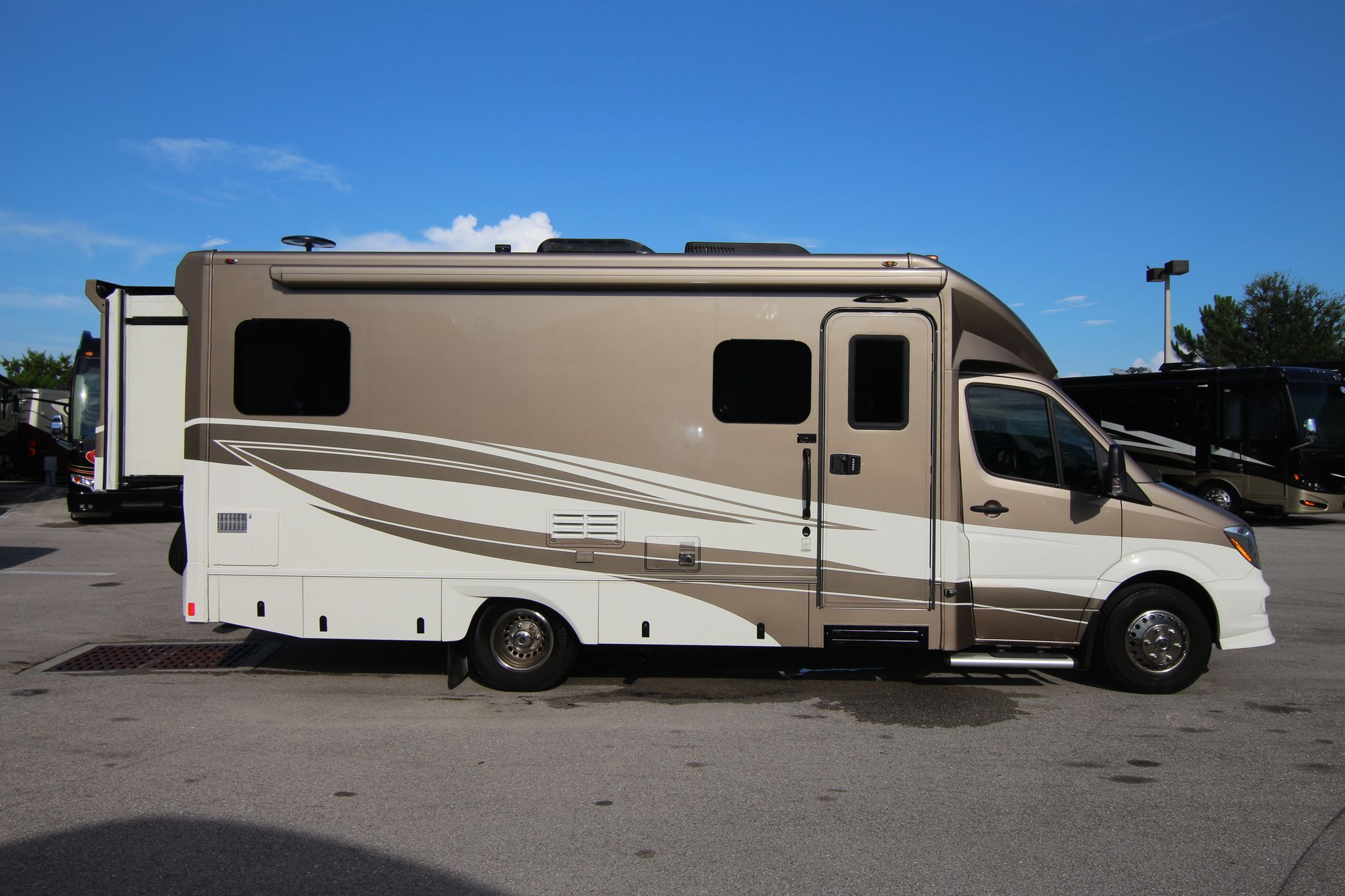 Used 2016 Renegade Rv Vienna 25QRS Class C  For Sale