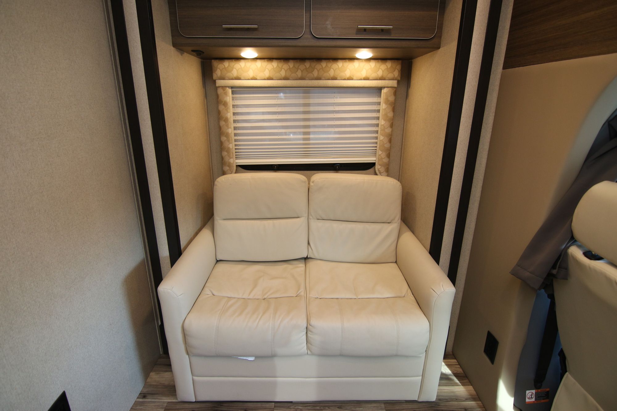 Used 2016 Renegade Rv Vienna 25QRS Class C  For Sale