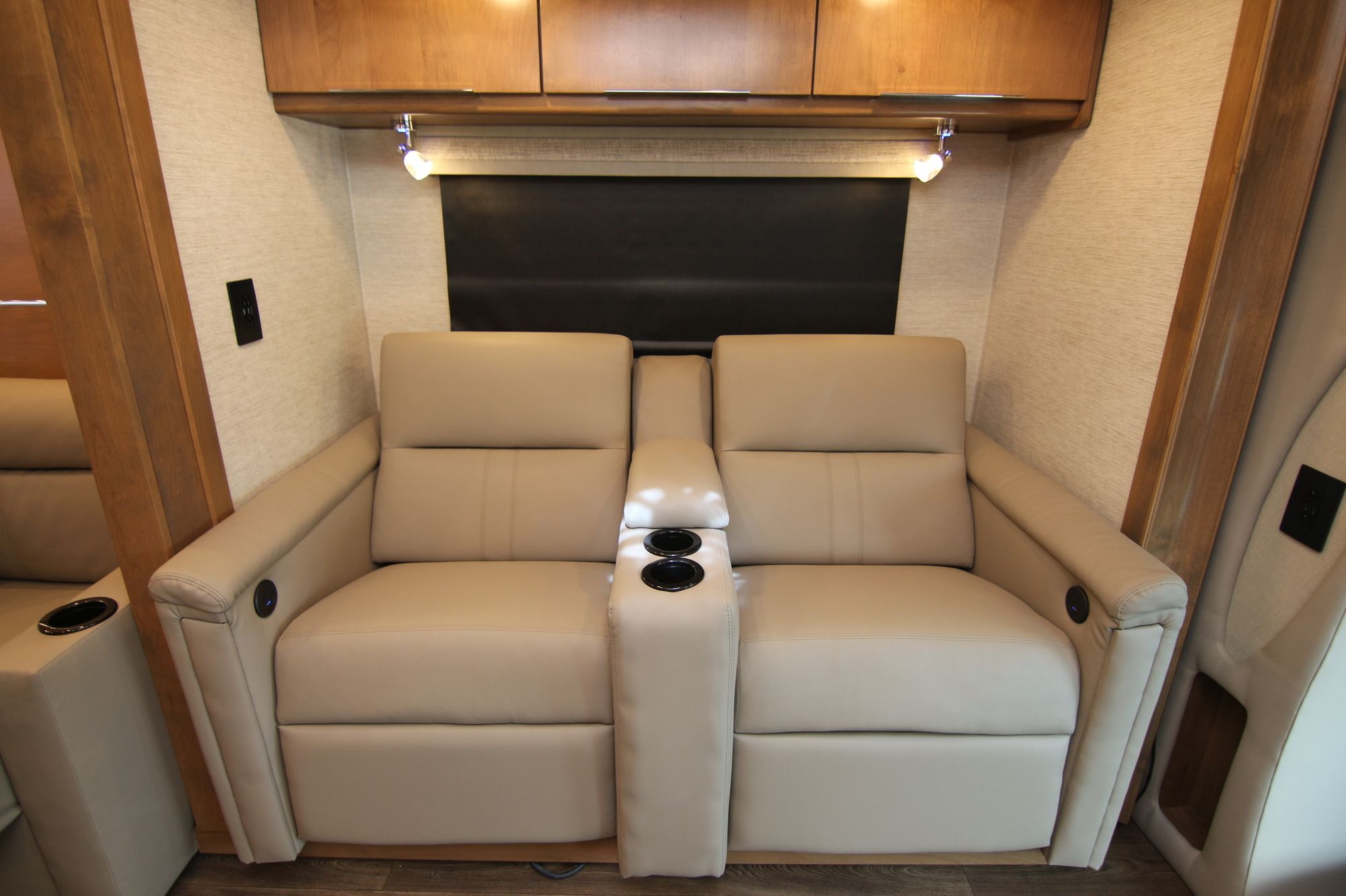 New 2020 Tiffin Motor Homes Wayfarer 25RW Class C  For Sale