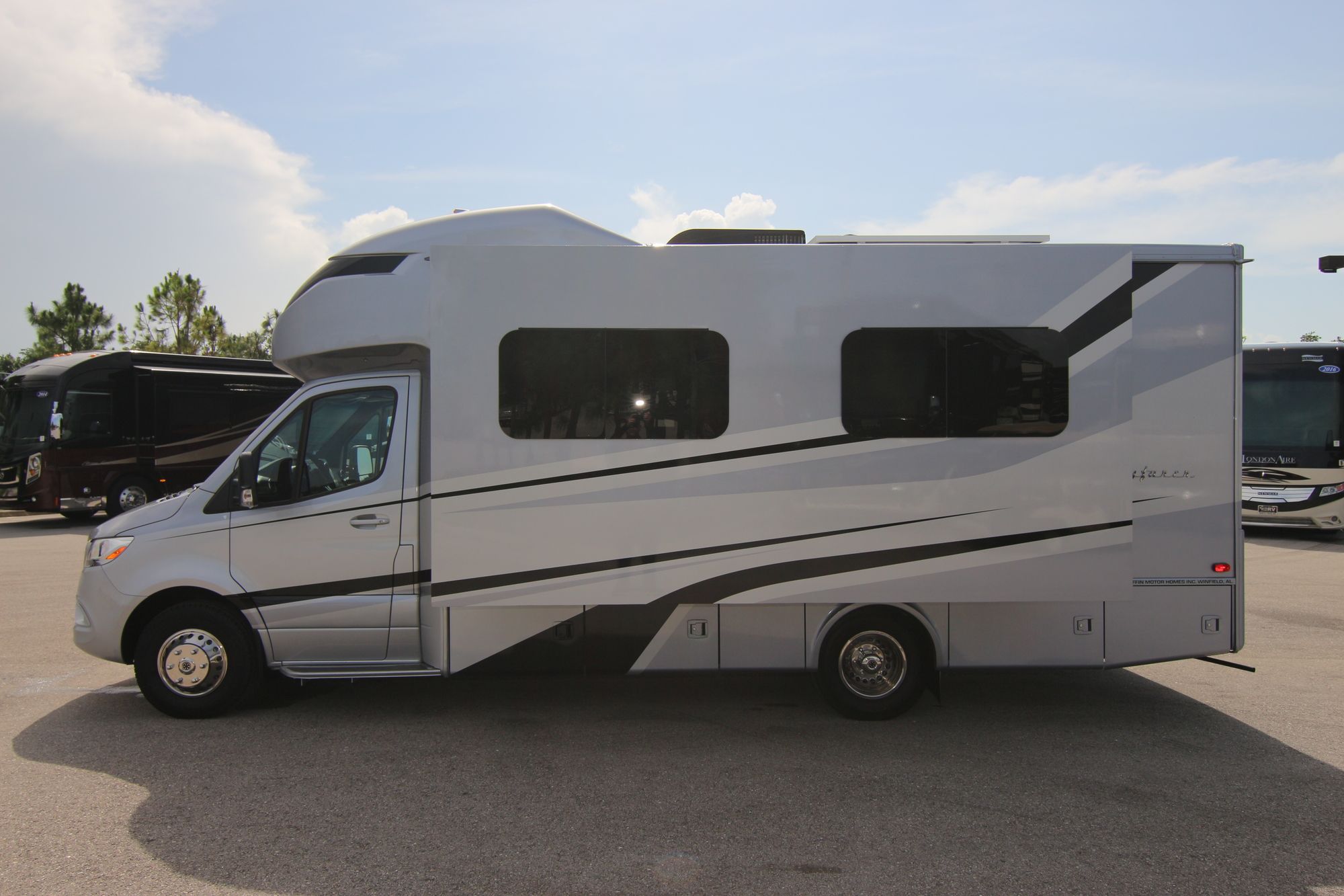 New 2020 Tiffin Motor Homes Wayfarer 25RW Class C  For Sale