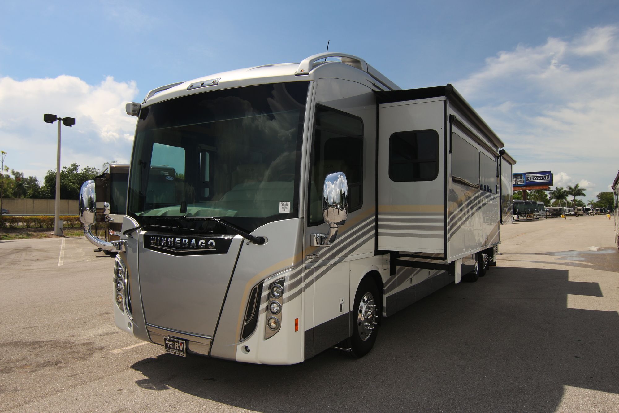 Used 2017 Winnebago Grand Tour 45RL Class A  For Sale