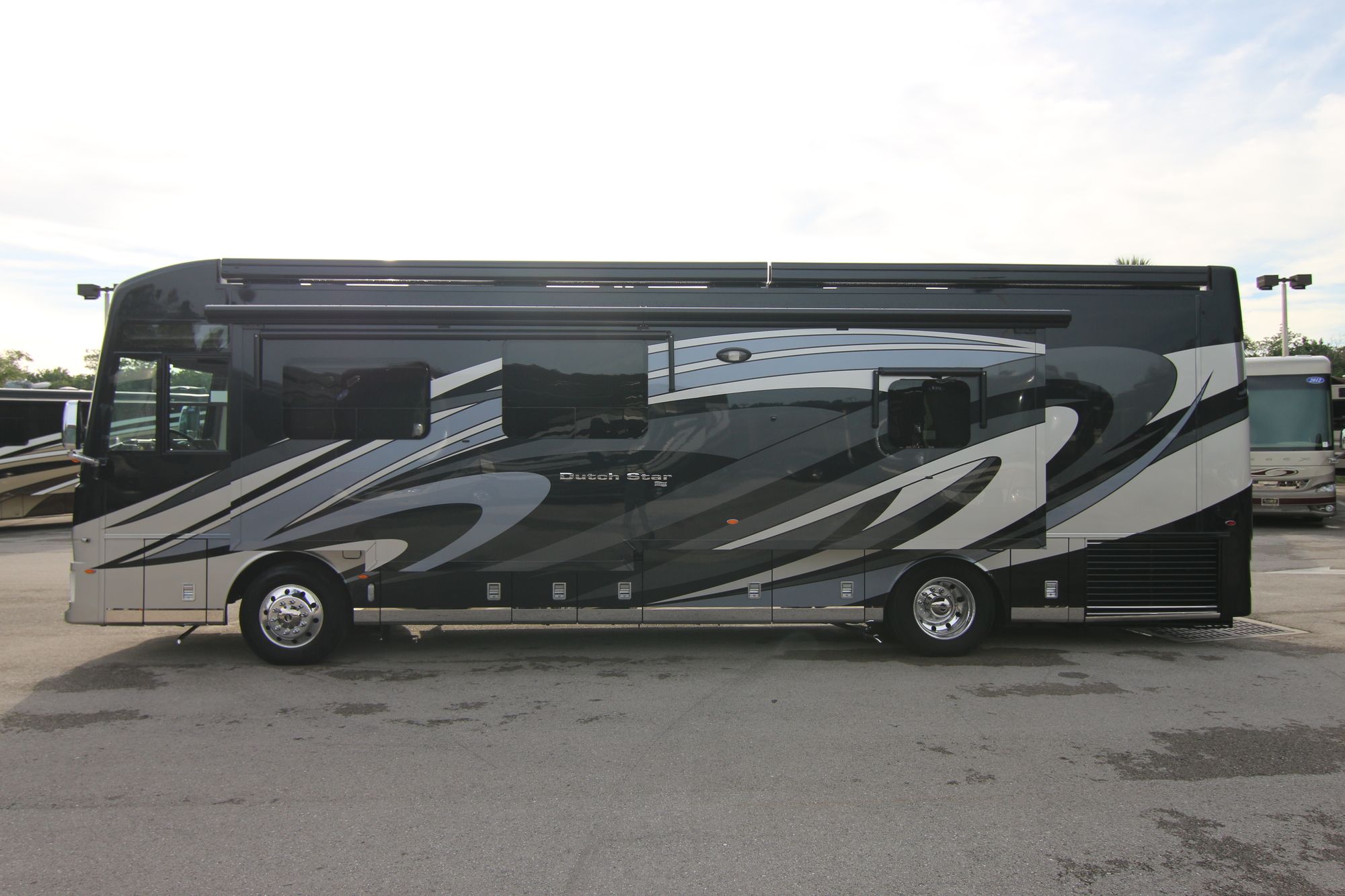 Used 2019 Newmar Dutch Star 3736 Class A  For Sale