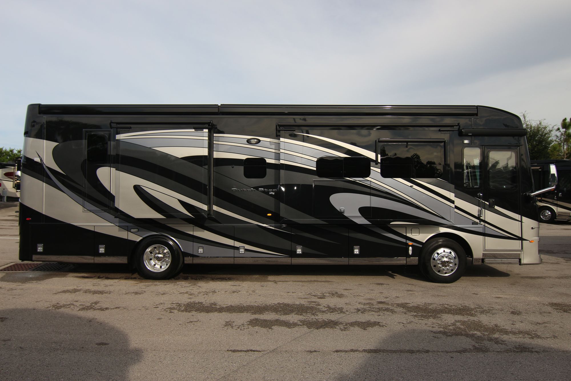 Used 2019 Newmar Dutch Star 3736 Class A  For Sale