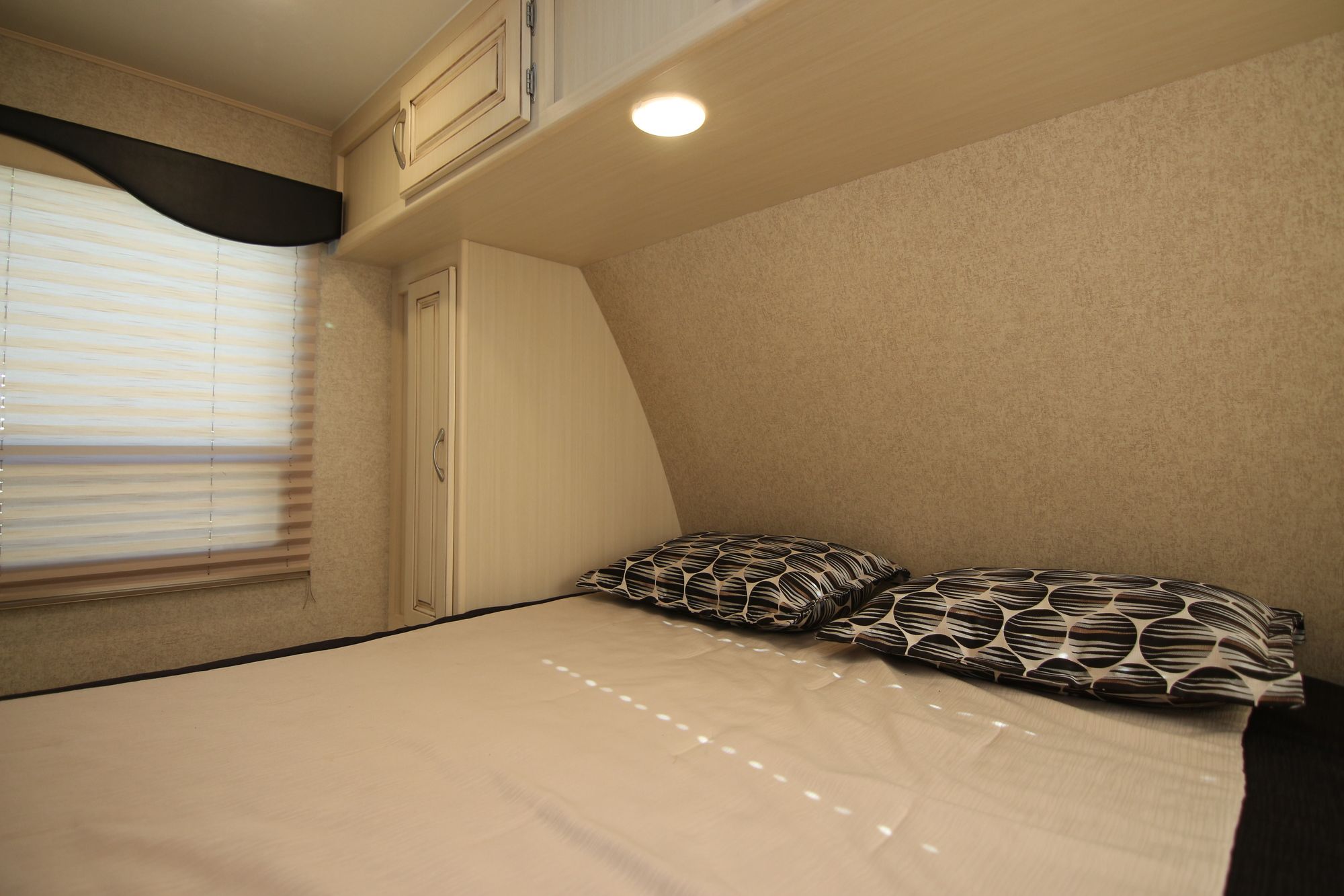 Used 2016 Winnebago Minnie 2201DS Travel Trailer  For Sale