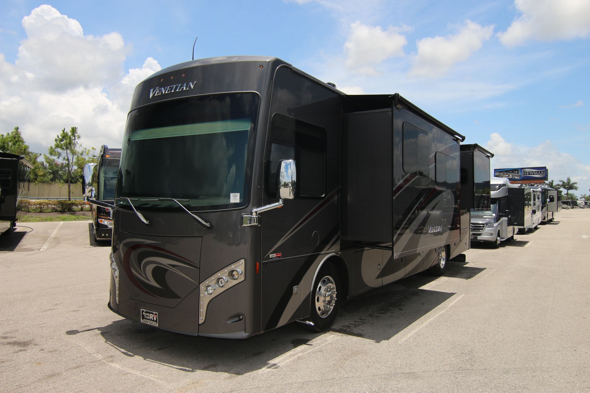 Used 2018 Thor Venetian M37 Class A  For Sale