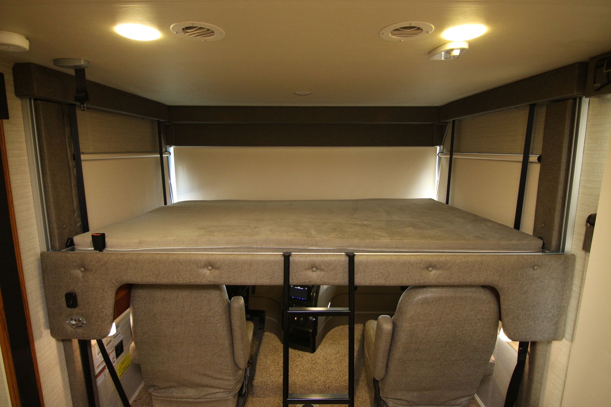 Used 2017 Jayco Alante 31V Class A  For Sale
