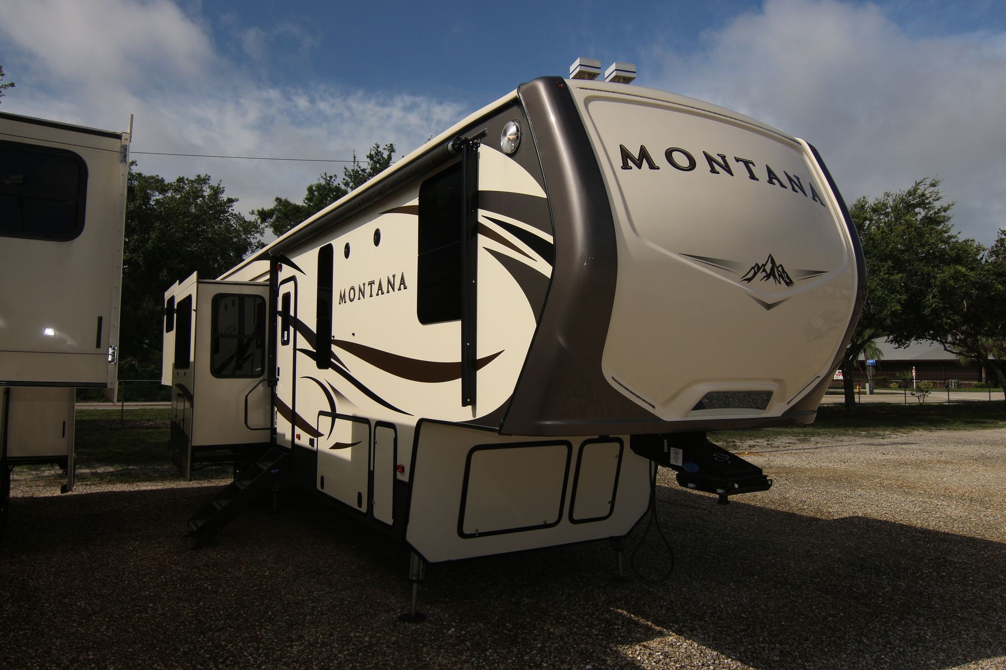 Used 2018 Keystone Montana 3791RD Fifth Wheel  For Sale