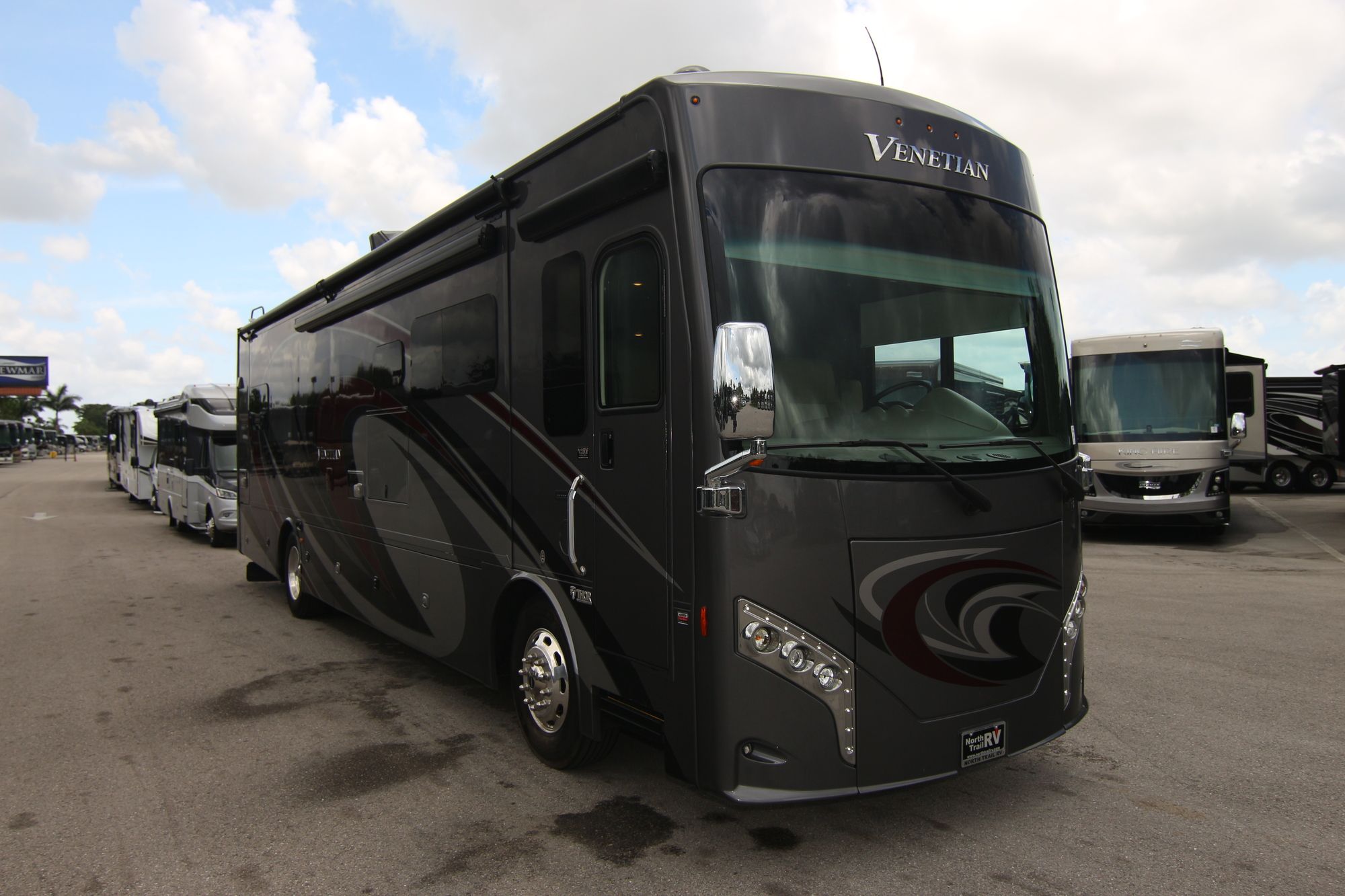 Used 2018 Thor Venetian M37 Class A  For Sale