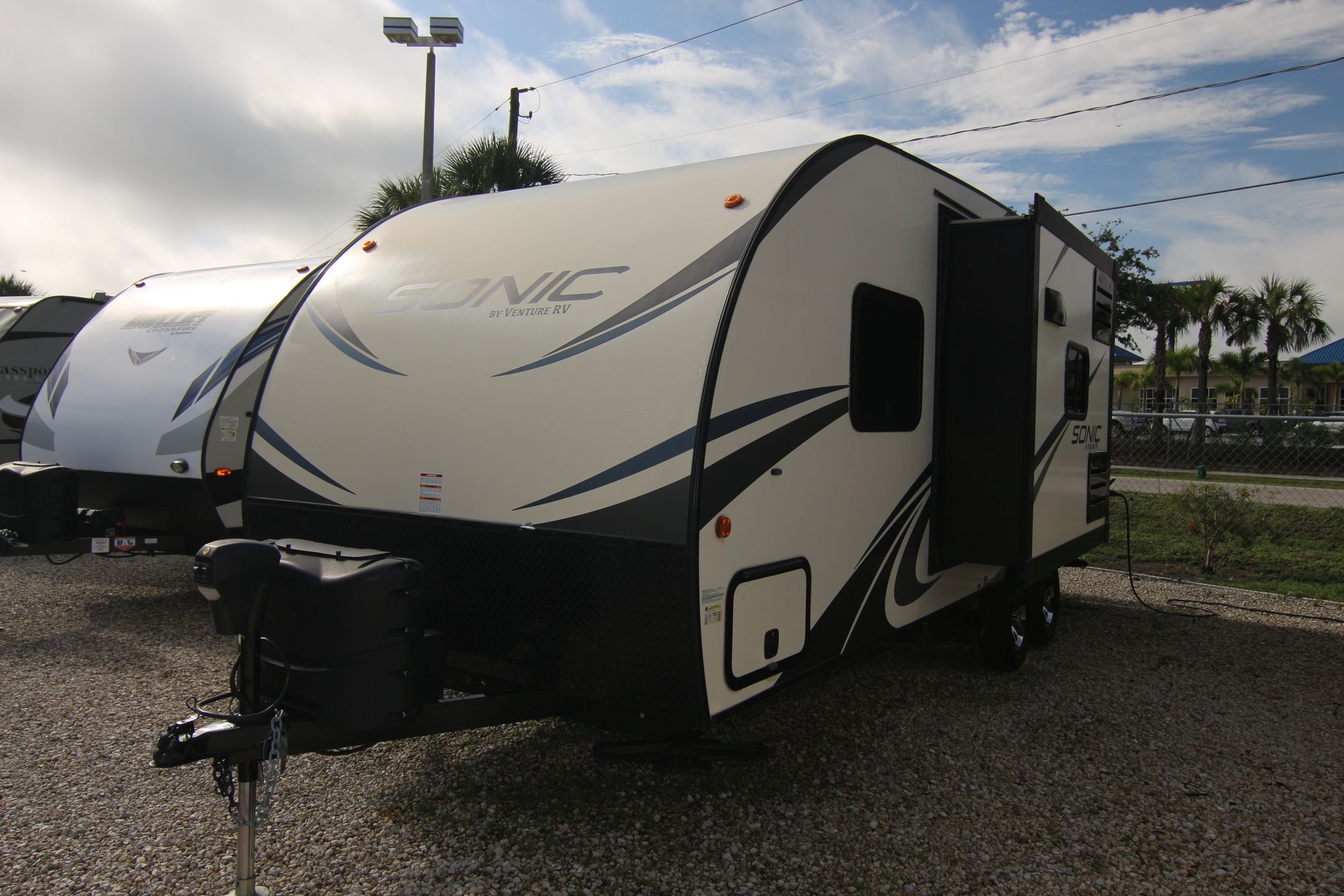 Used 2017 K-Z Sonic 234VBH Travel Trailer  For Sale