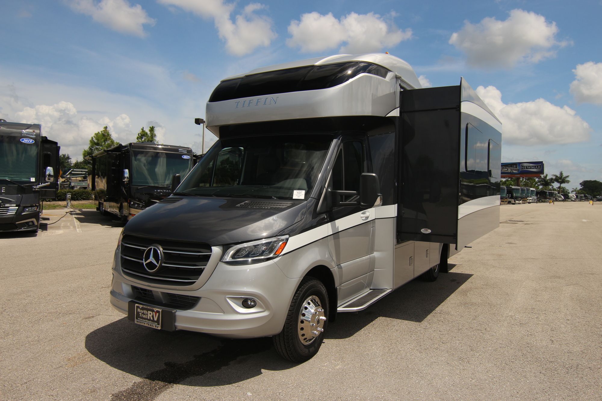 New 2020 Tiffin Motor Homes Wayfarer 25RW Class C  For Sale