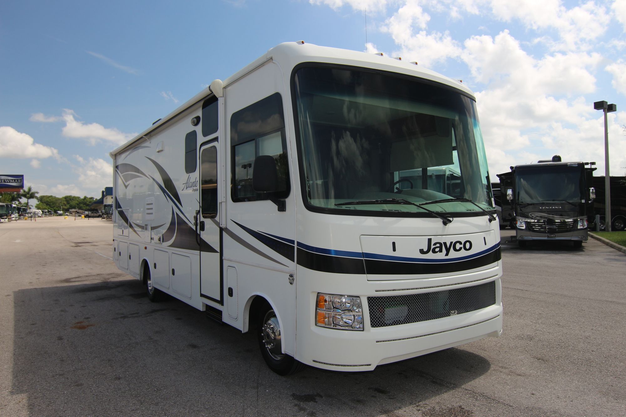 Used 2017 Jayco Alante 31V Class A  For Sale