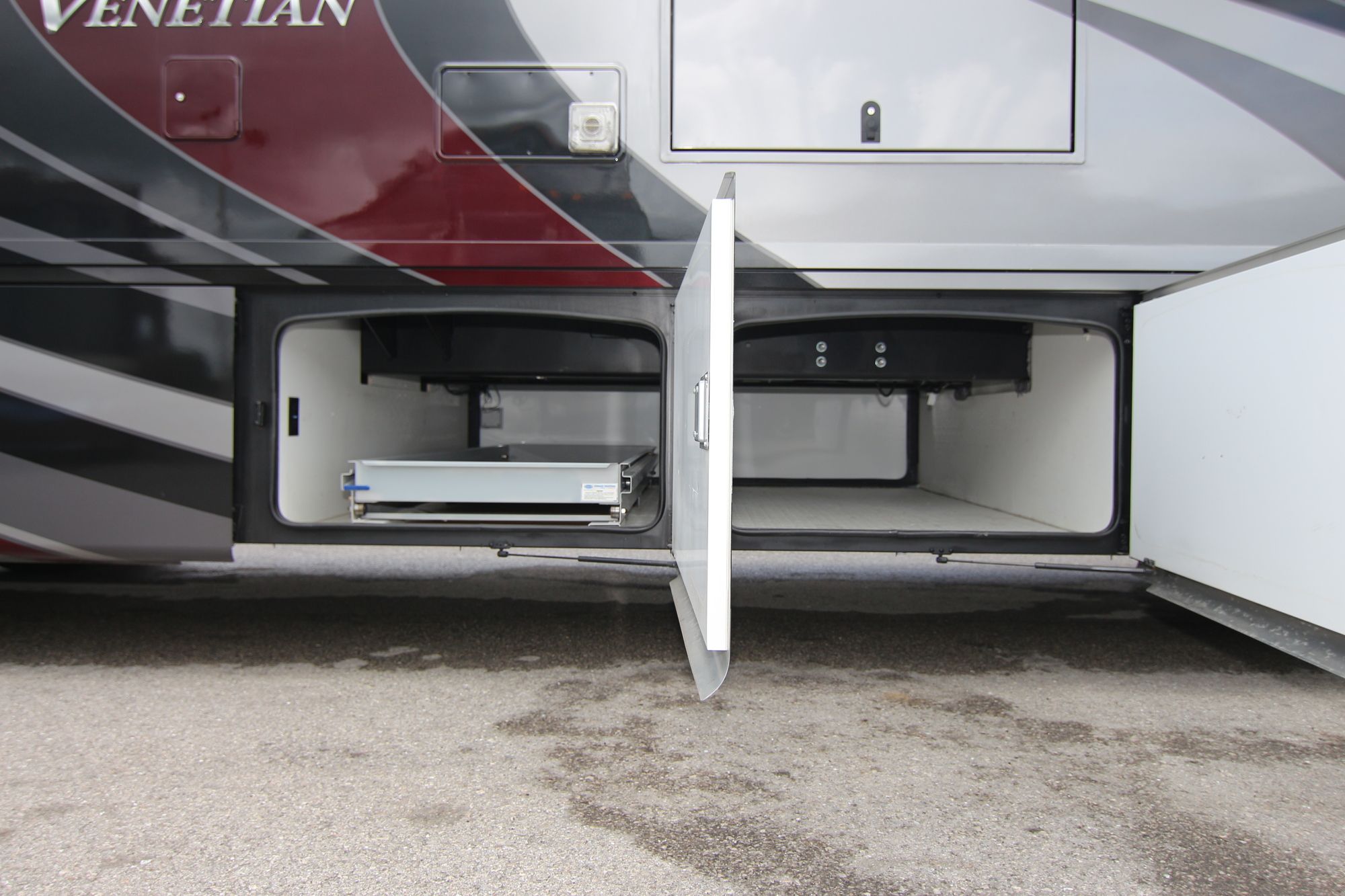 Used 2018 Thor Venetian M37 Class A  For Sale