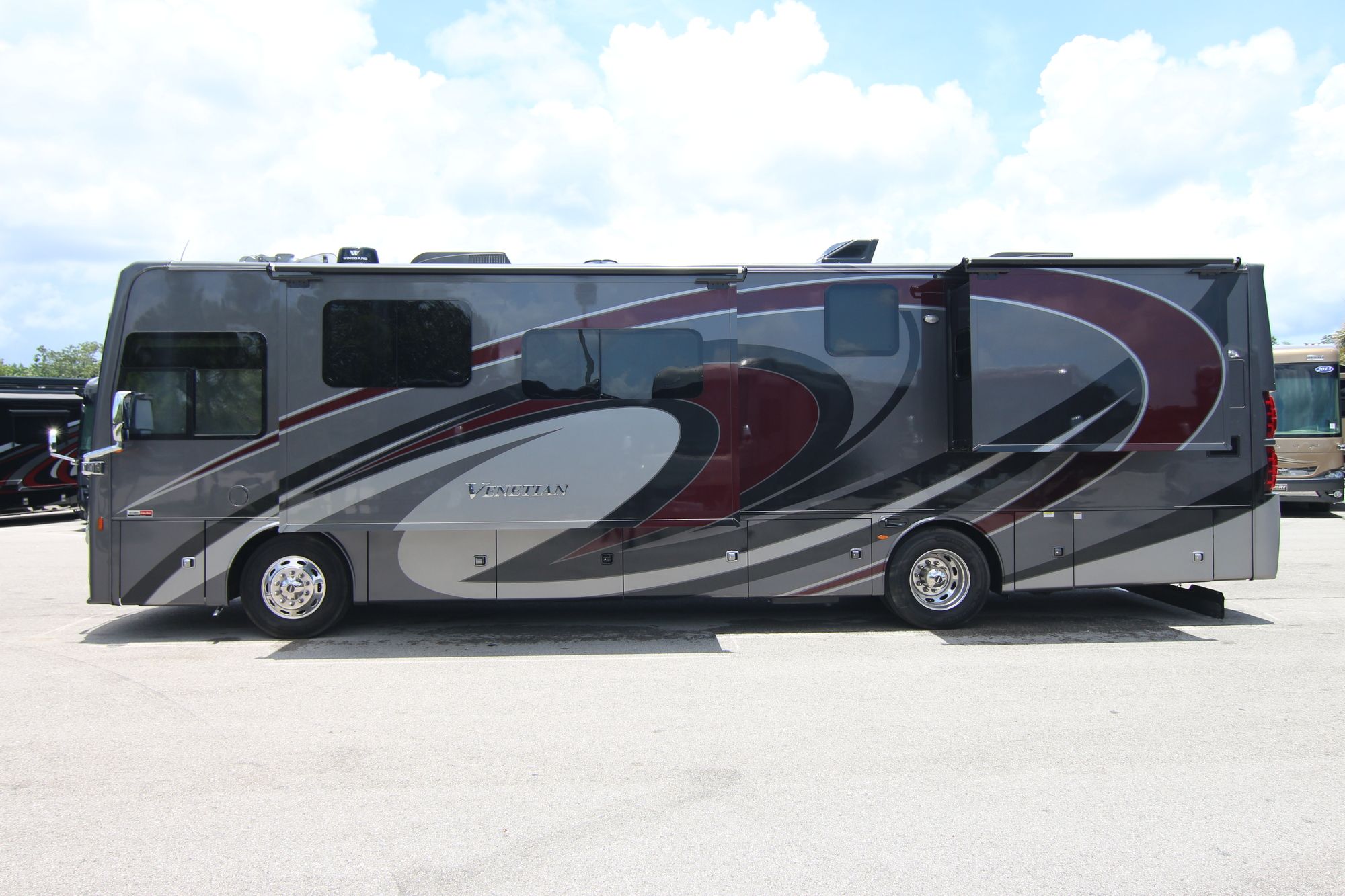 Used 2018 Thor Venetian M37 Class A  For Sale