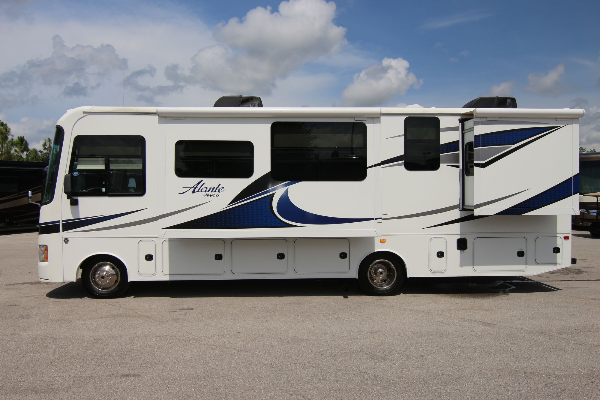 Used 2017 Jayco Alante 31V Class A  For Sale