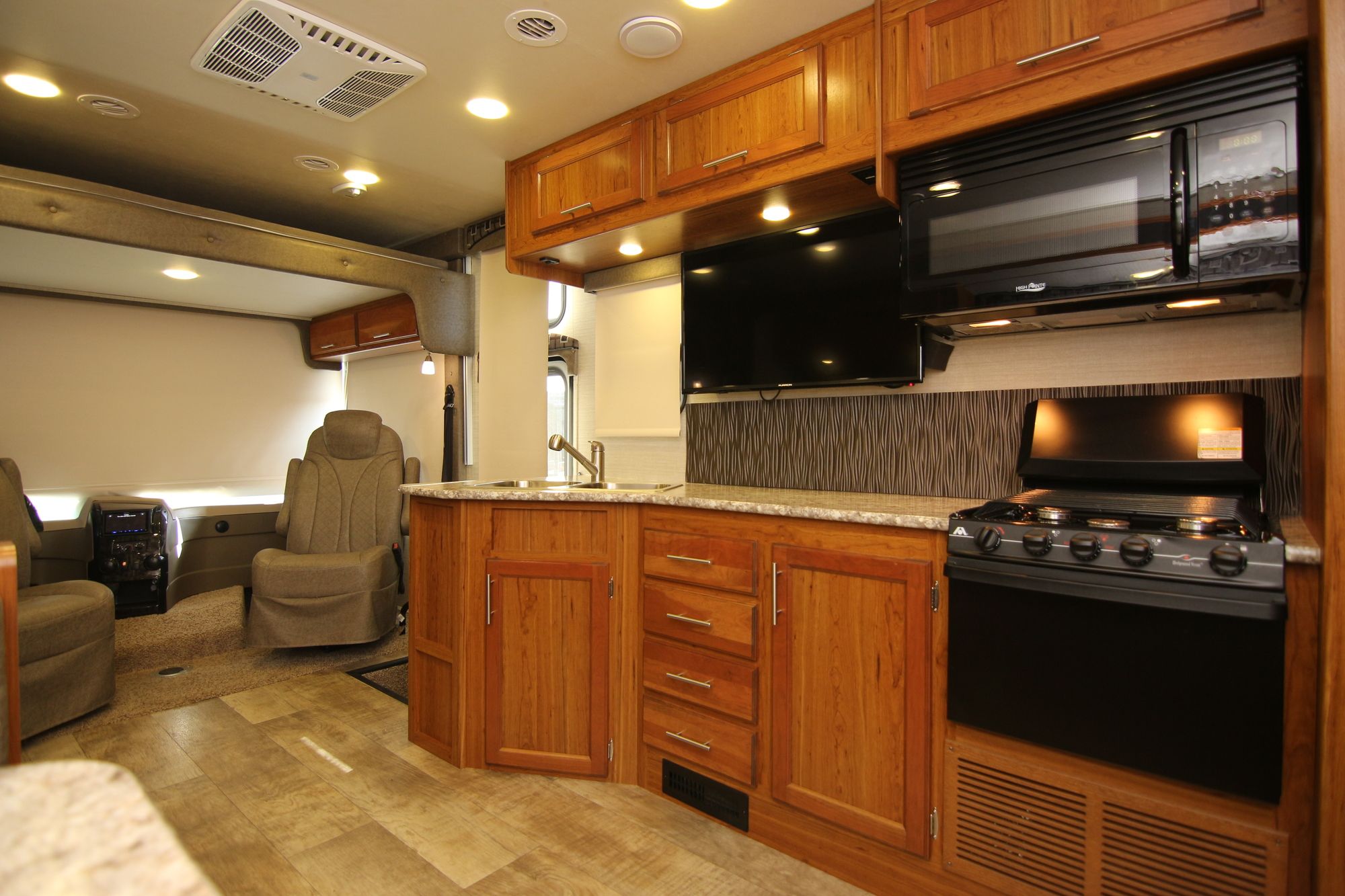 Used 2017 Jayco Alante 31V Class A  For Sale