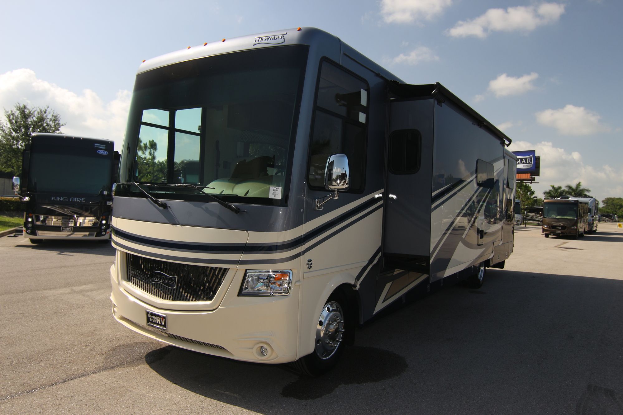 New 2020 Newmar Canyon Star 3927 TOYHAULER Class A  For Sale