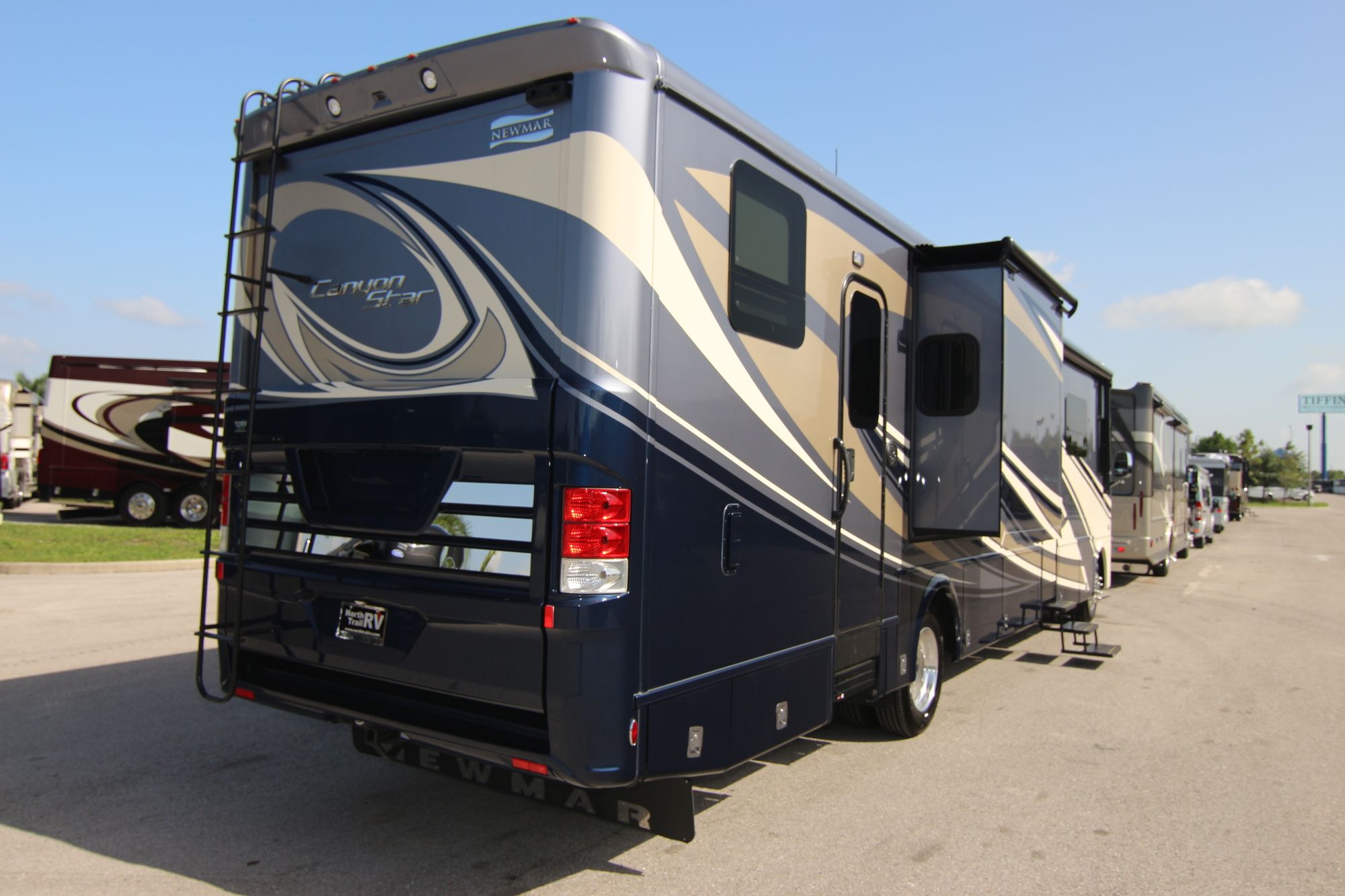 New 2020 Newmar Canyon Star 3927 TOYHAULER Class A  For Sale