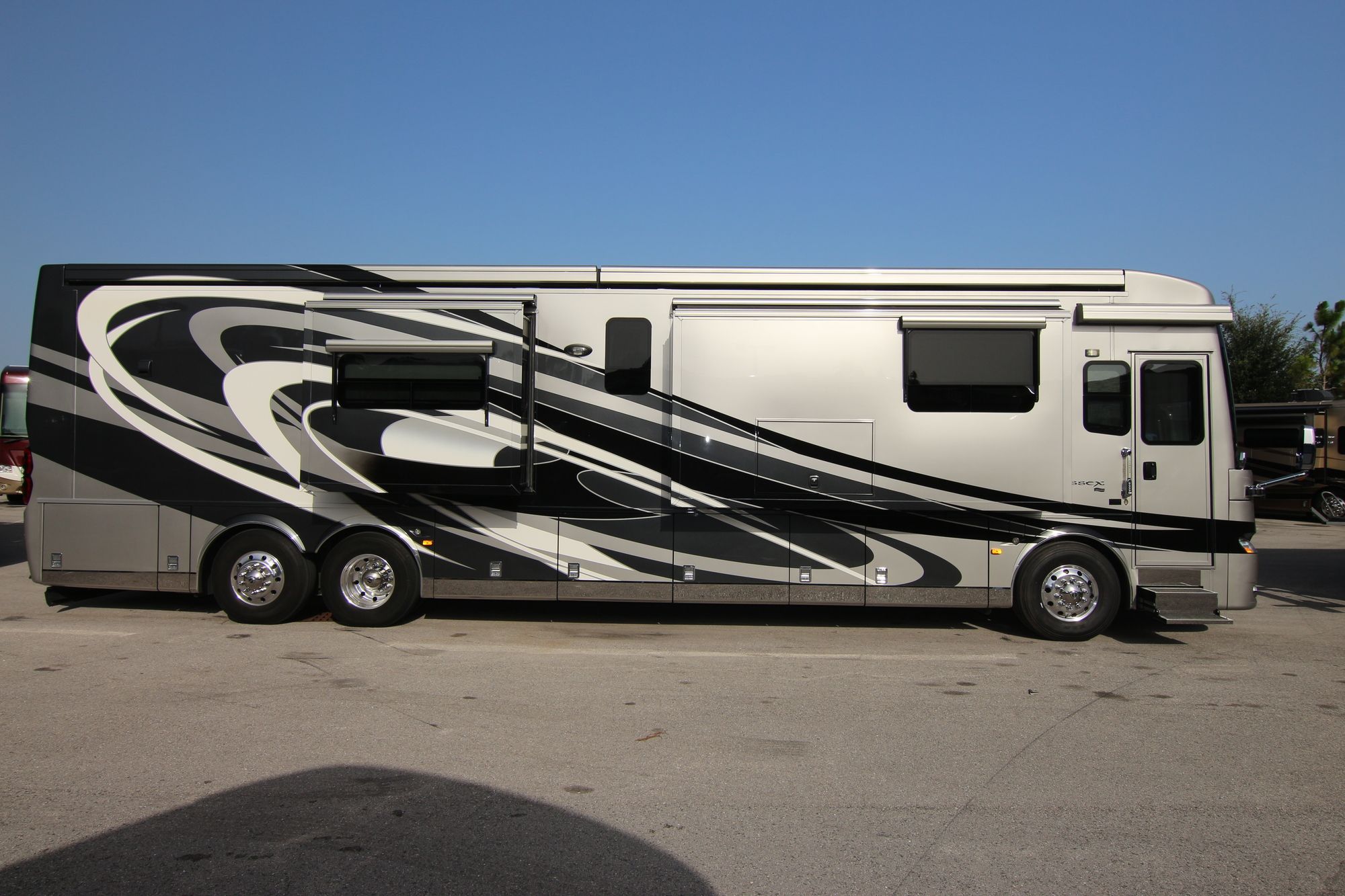 Used 2015 Newmar Essex 4553 Class A  For Sale