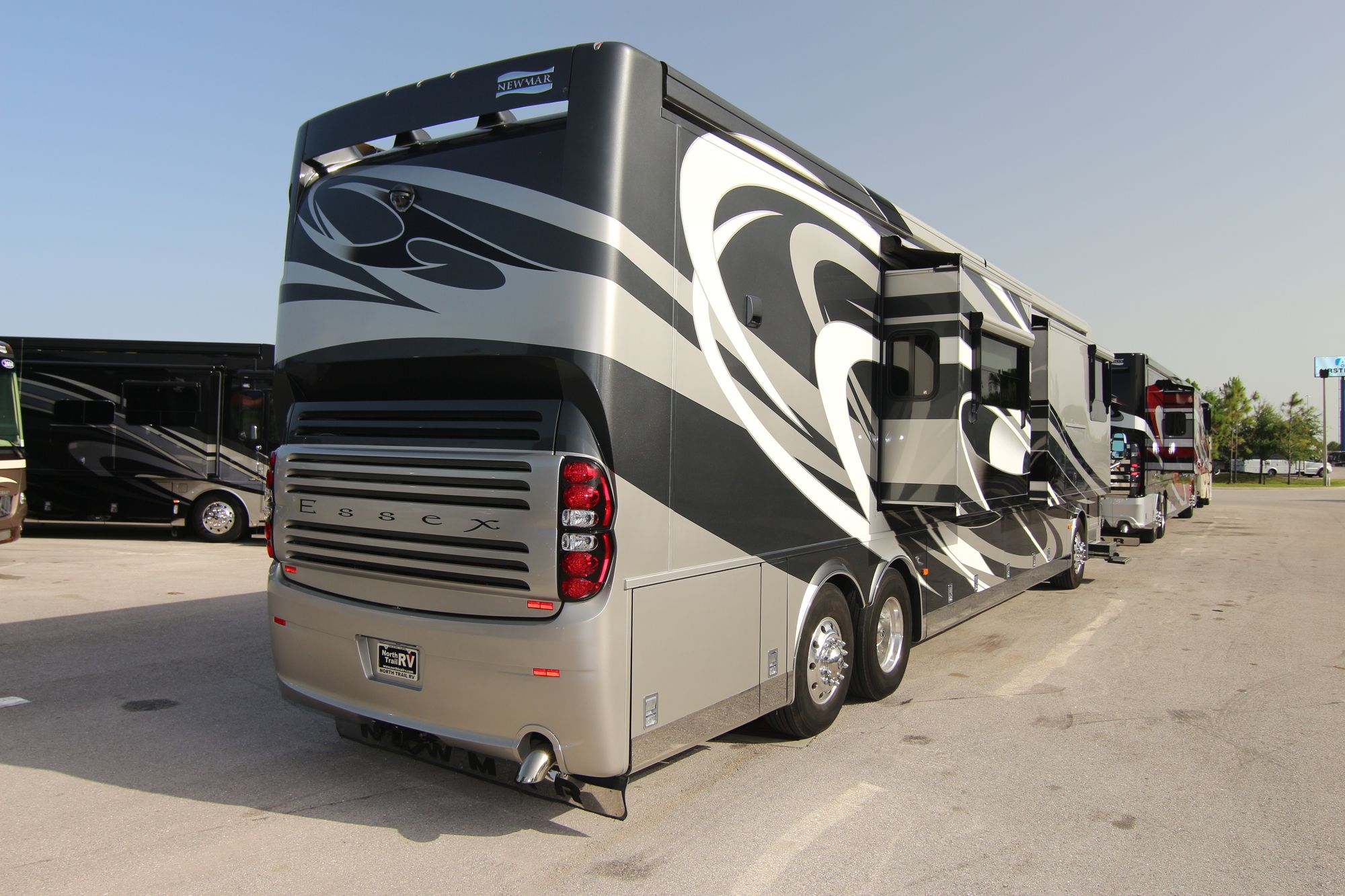 Used 2015 Newmar Essex 4553 Class A  For Sale