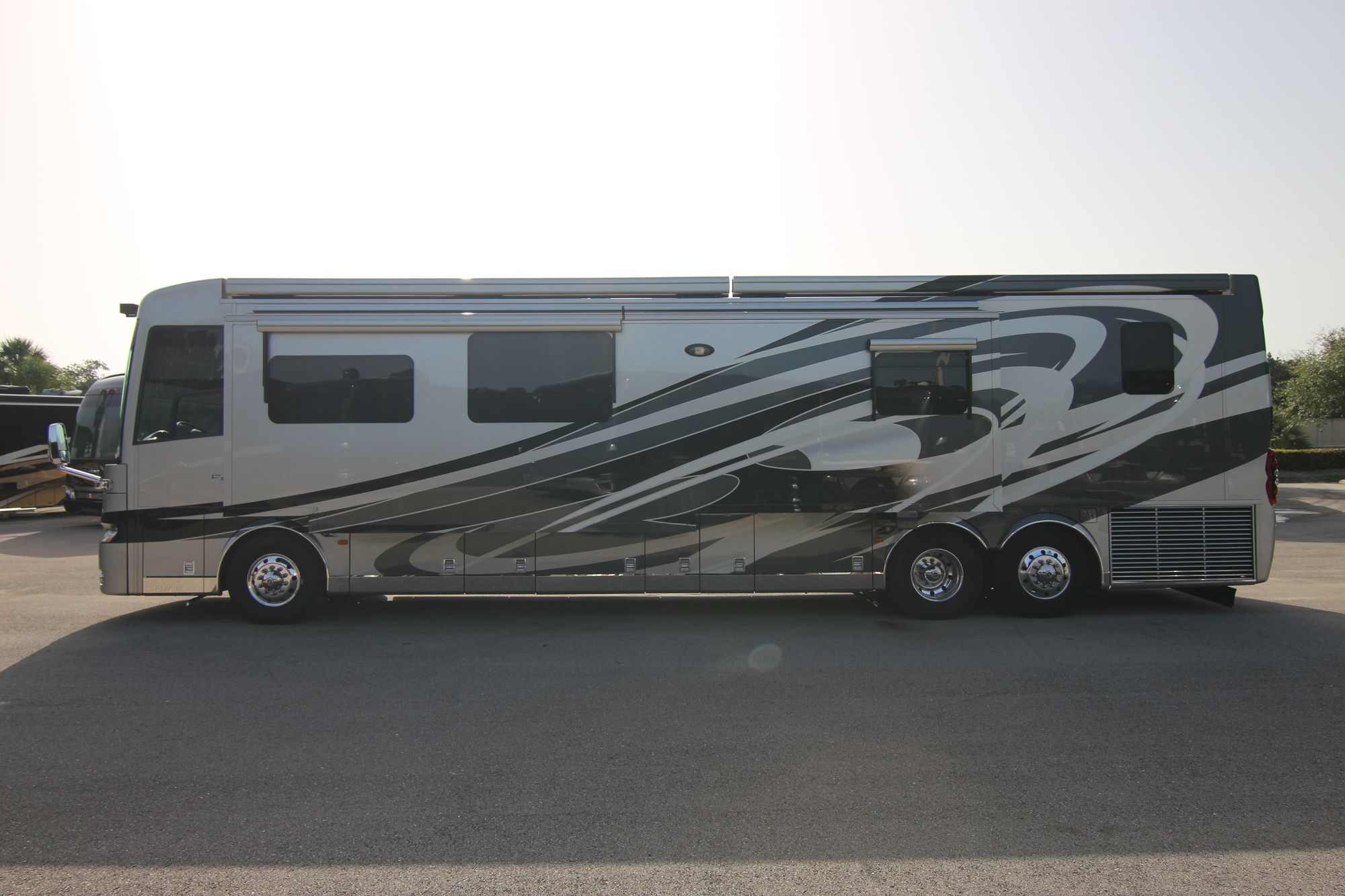 Used 2015 Newmar Essex 4553 Class A  For Sale