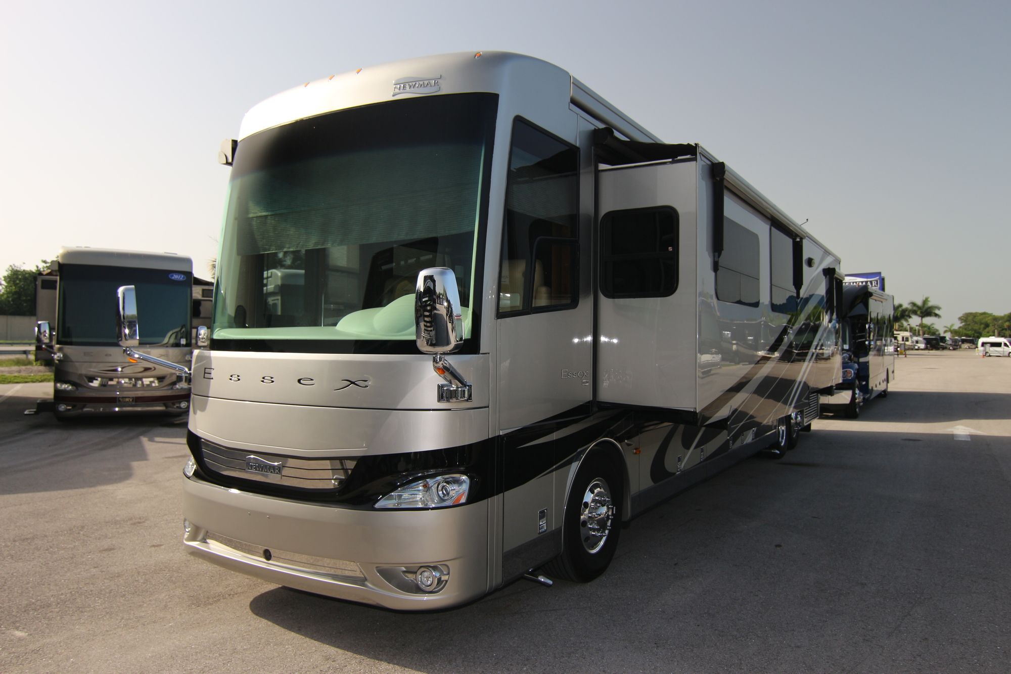 Used 2015 Newmar Essex 4553 Class A  For Sale