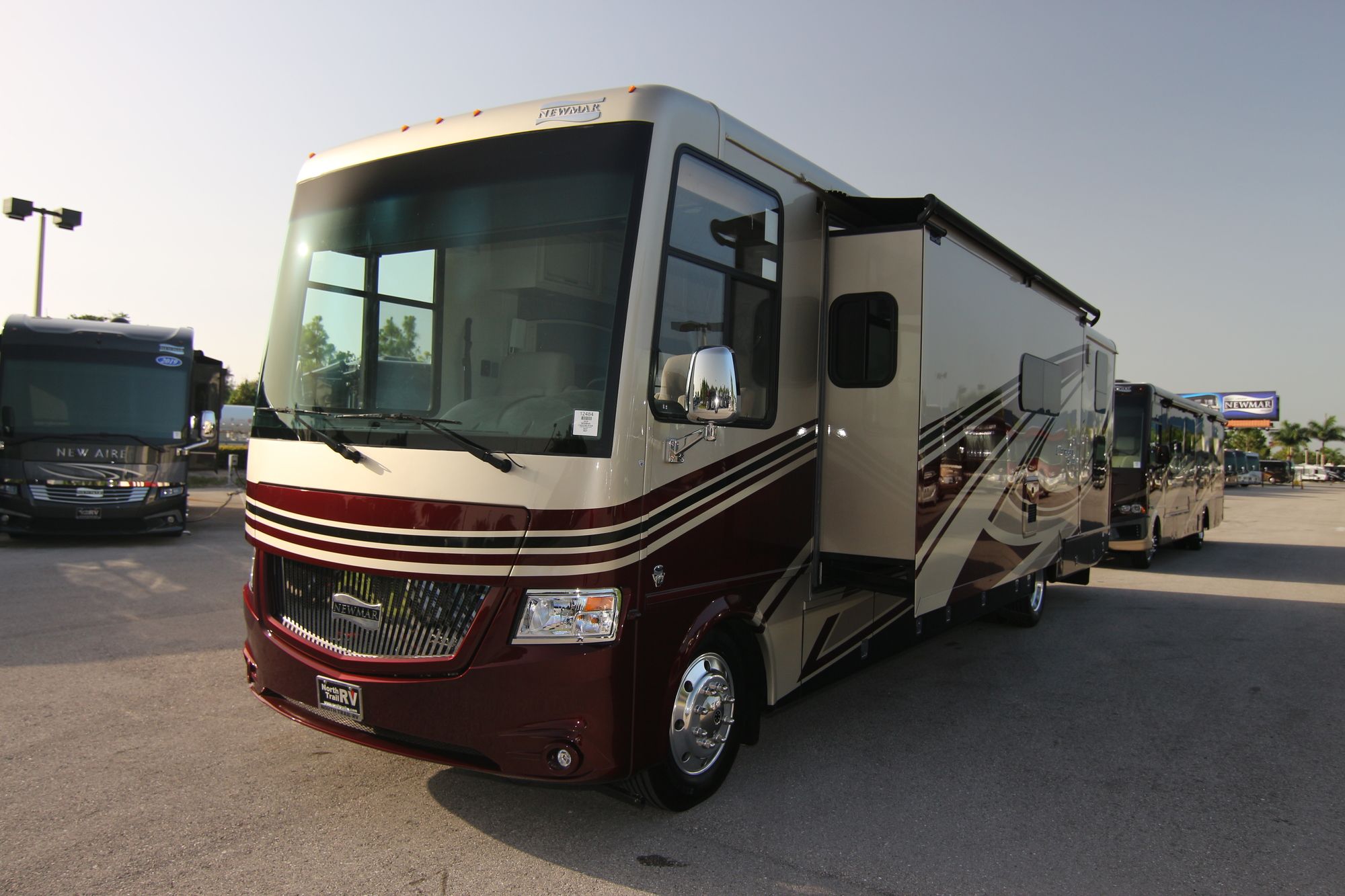 New 2020 Newmar Canyon Star TOYHAULER Class A  For Sale