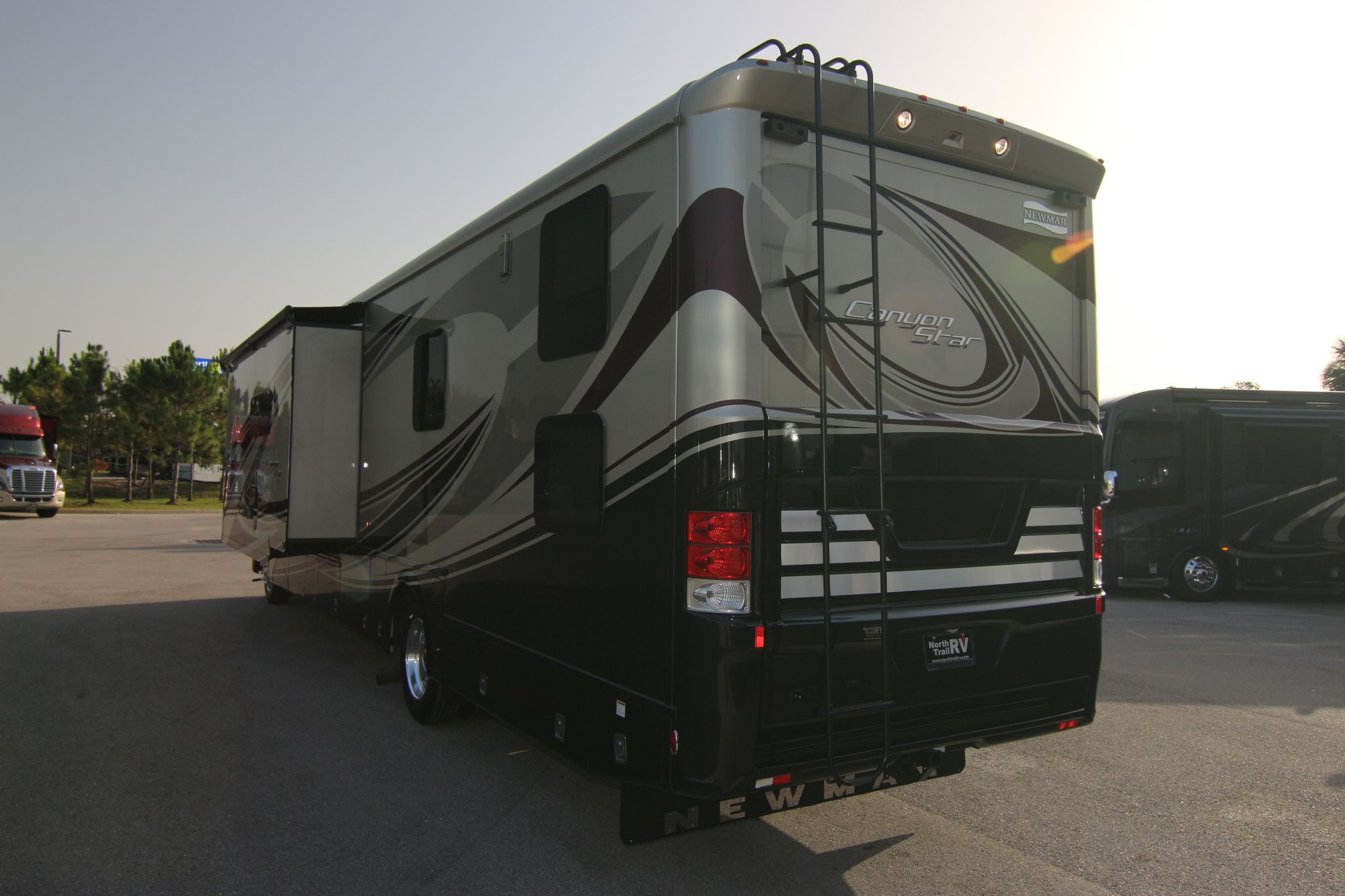 New 2020 Newmar Canyon Star TOYHAULER Class A  For Sale