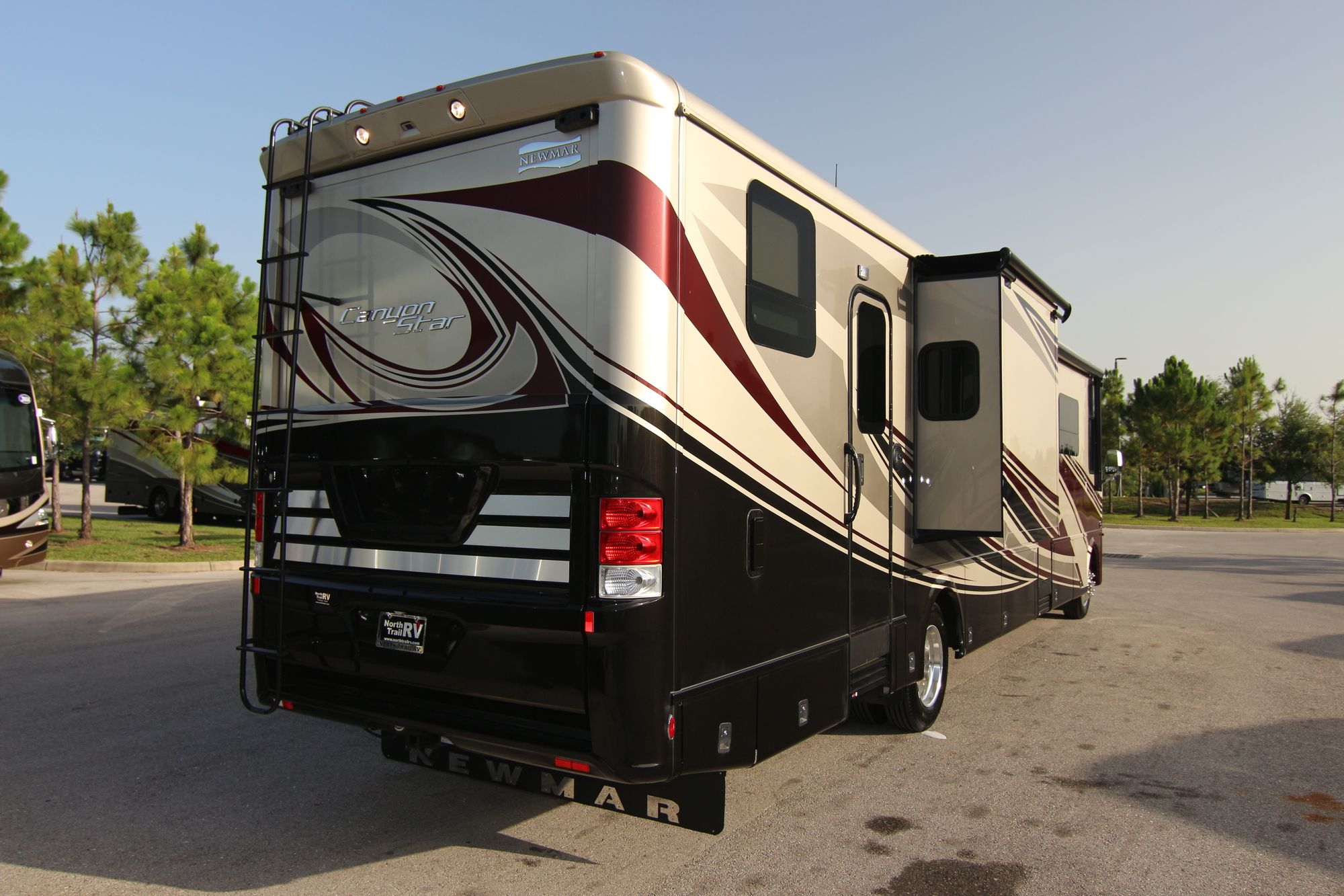 New 2020 Newmar Canyon Star TOYHAULER Class A  For Sale