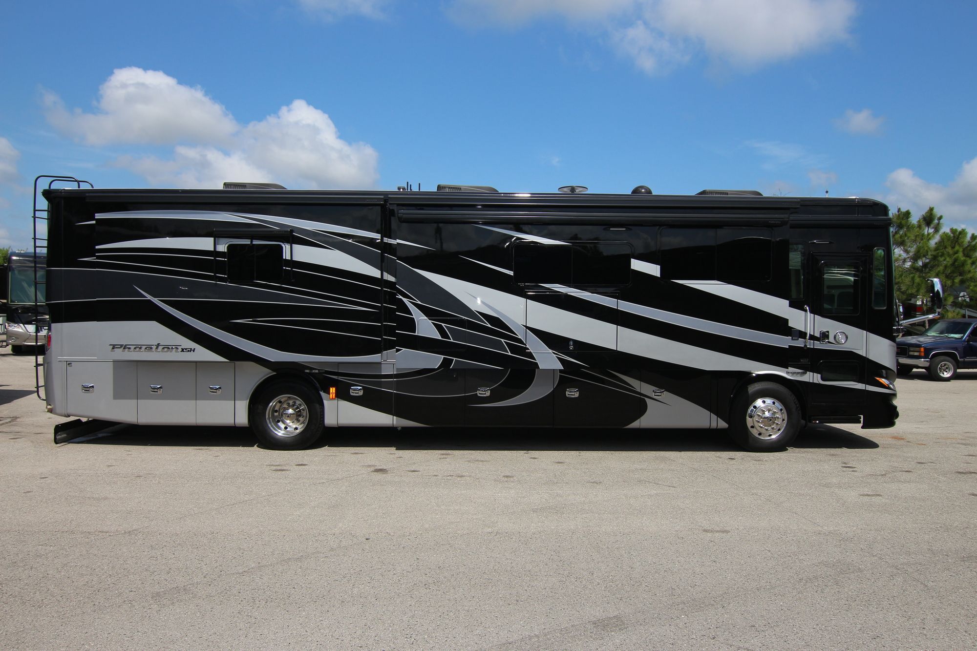 New 2019 Tiffin Motor Homes Phaeton 40IH Class A  For Sale