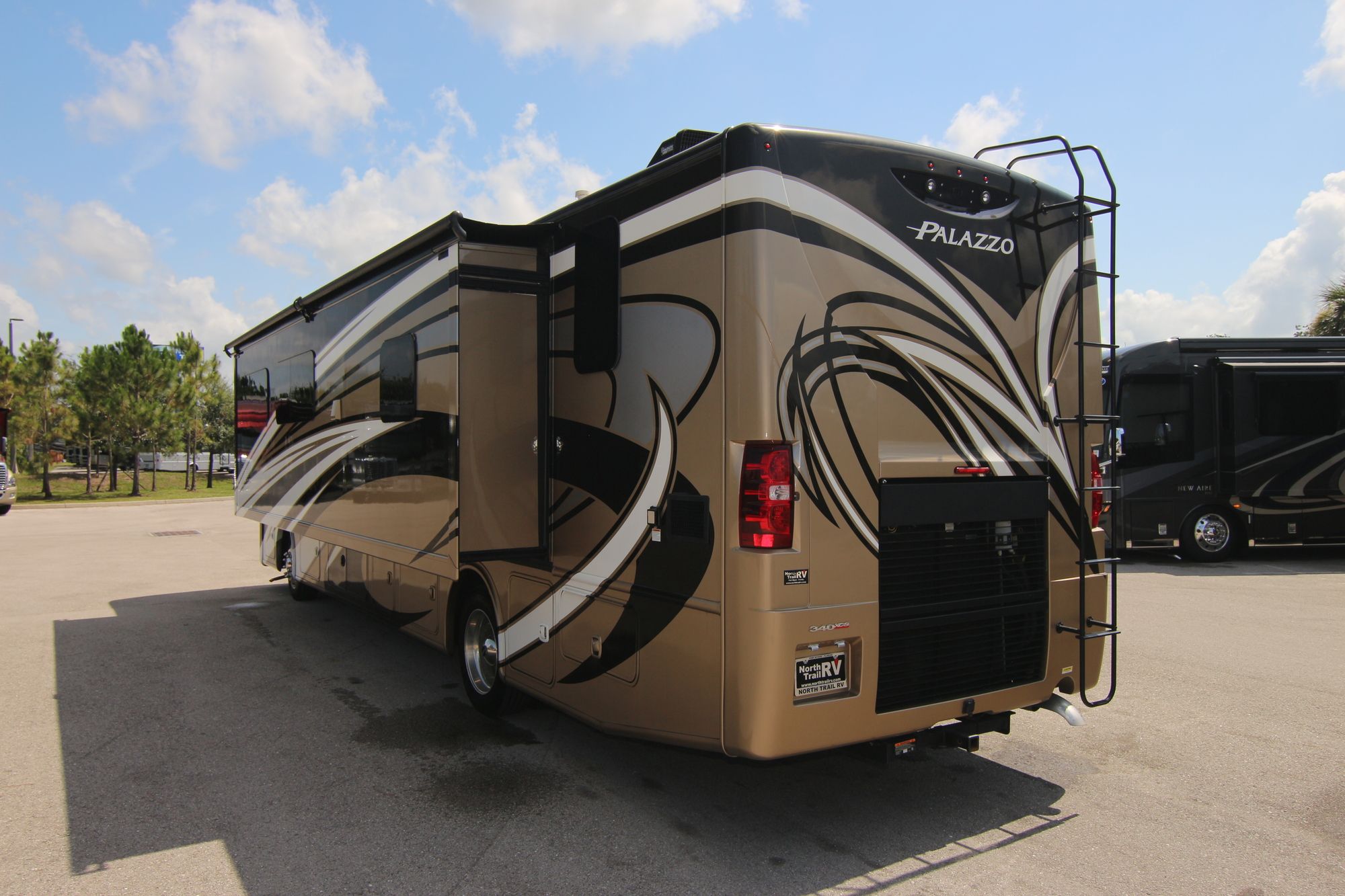 Used 2017 Thor Palazzo 36.1 Class A  For Sale