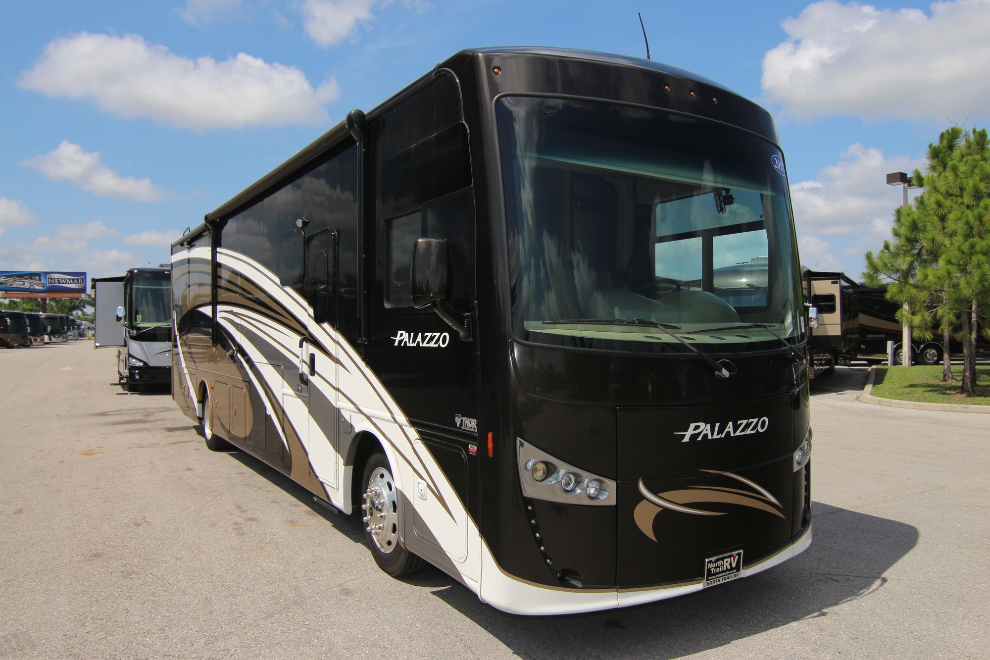 Used 2017 Thor Palazzo 36.1 Class A  For Sale