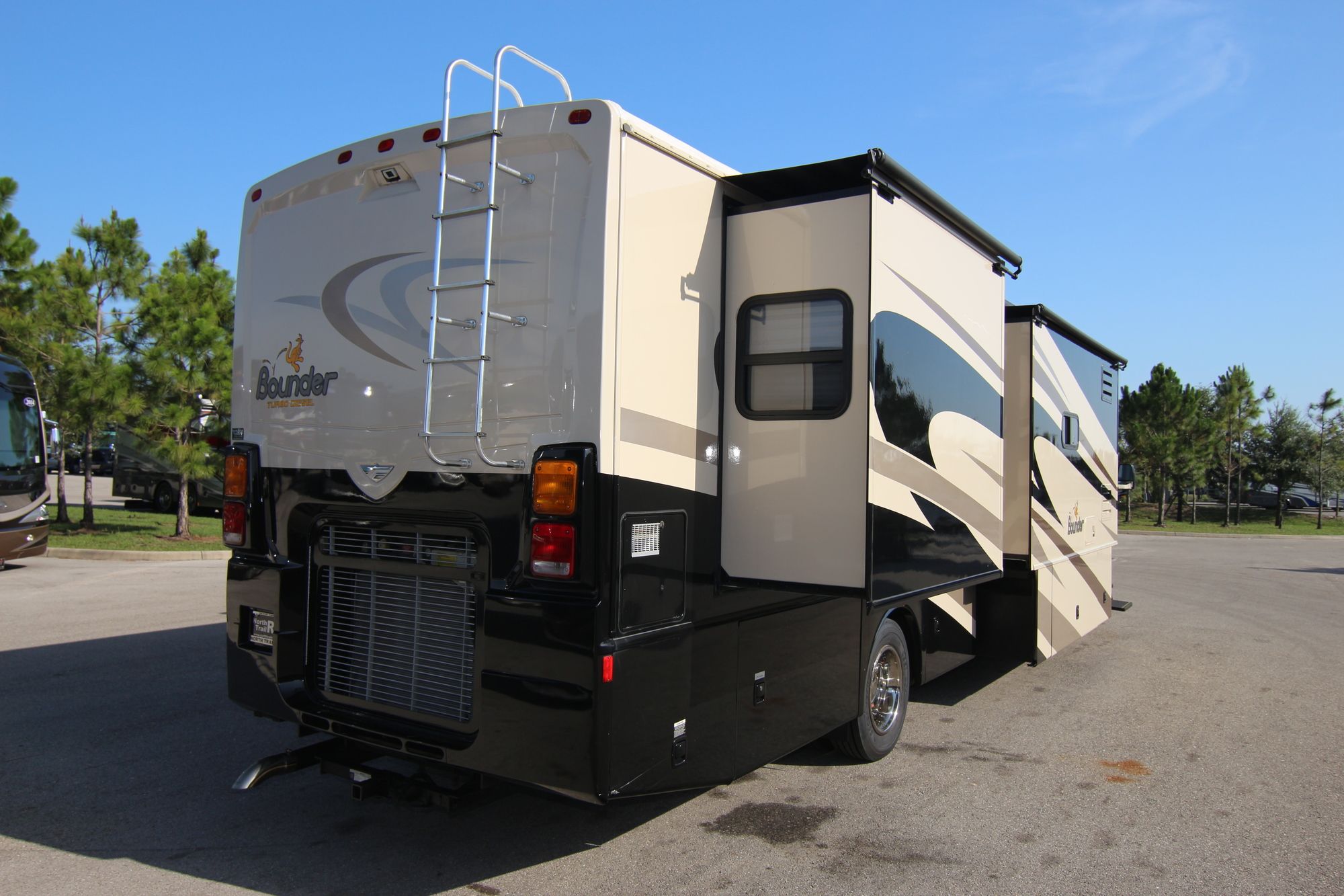 Used 2008 Fleetwood Bounder 36D Class A  For Sale